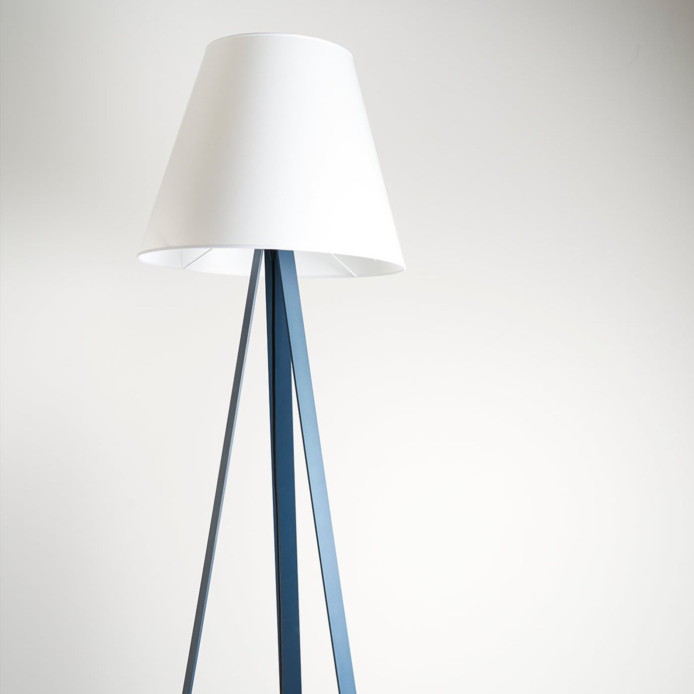 Etrè Floor Lamp by Alberto Caramello - Zava Luce