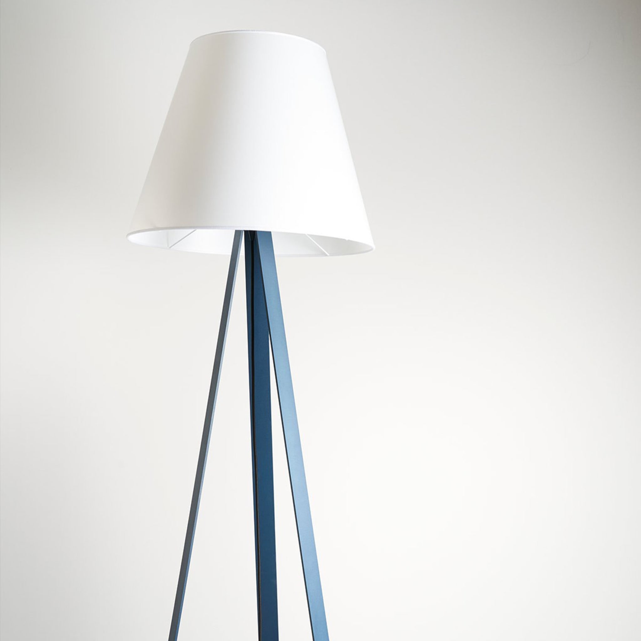 Etrè Floor Lamp by Alberto Caramello - Alternative view 1