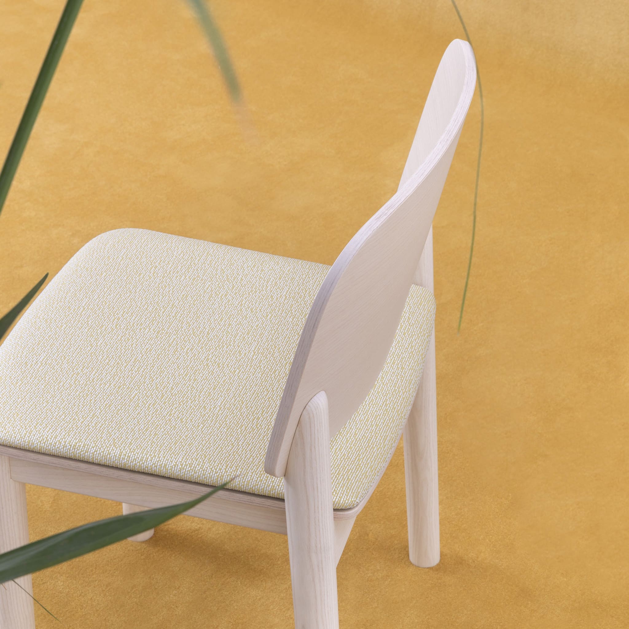 White Chair by Harri Koskinen - Alternative view 1