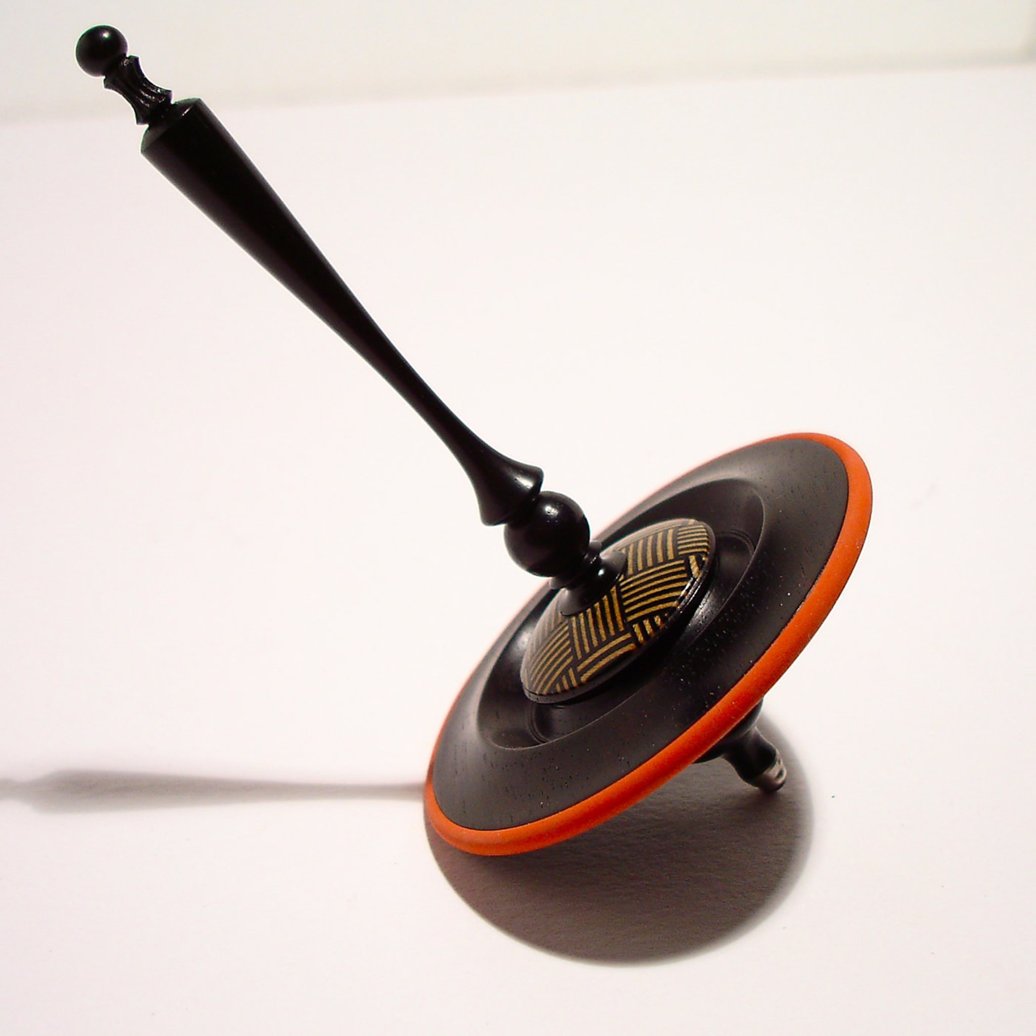Spinning Top in Ebony with Maple and Erable Inlays - Alternative view 1