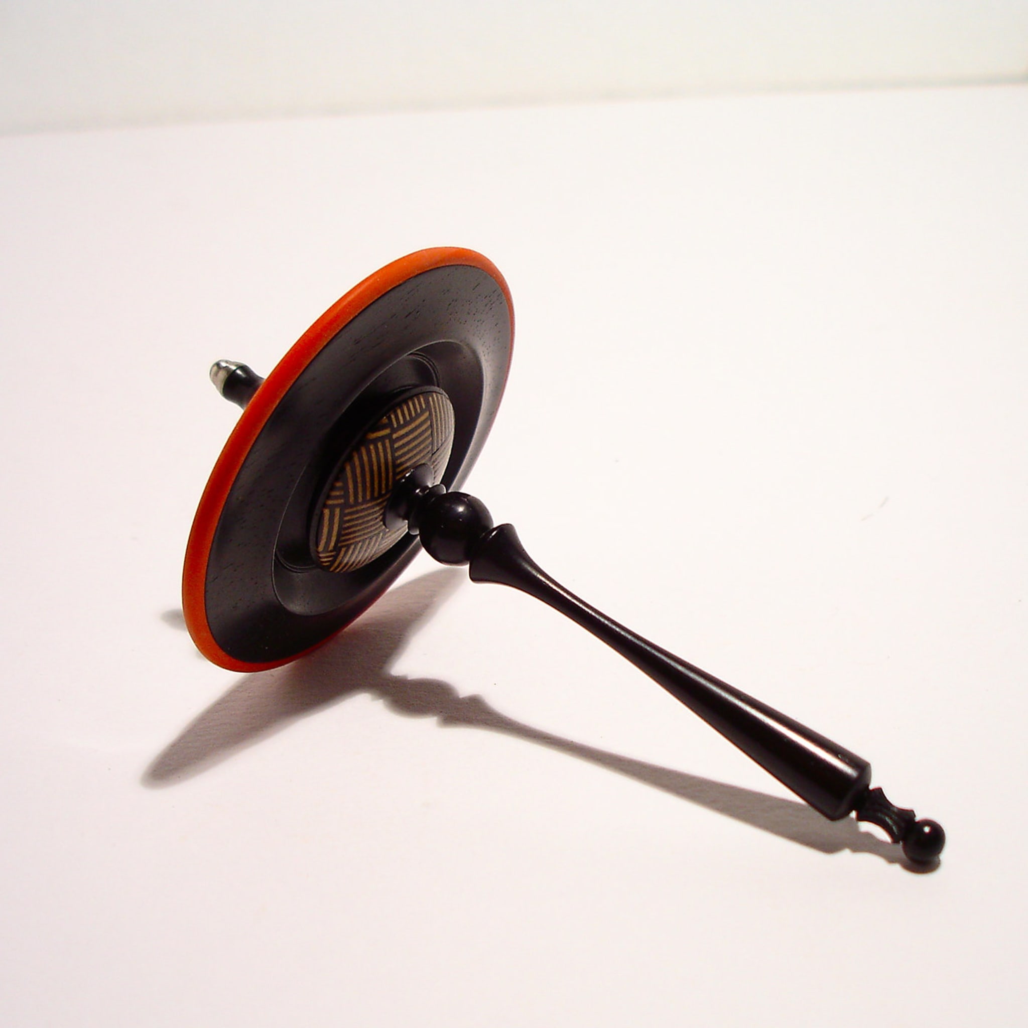 Spinning Top in Ebony with Maple and Erable Inlays - Alternative view 2
