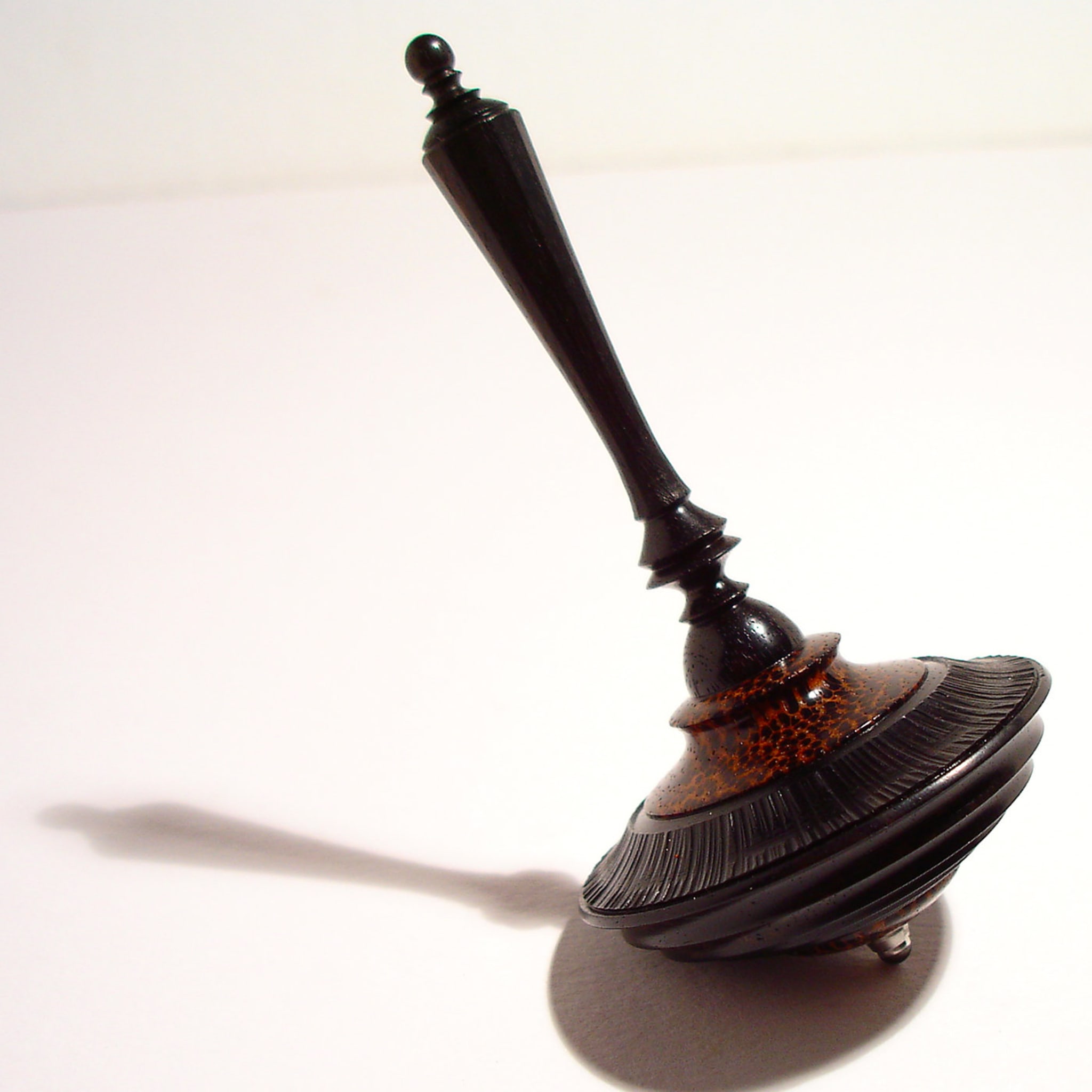DarkStyle Spinning Top in Ebony and Black Palm - Alternative view 1