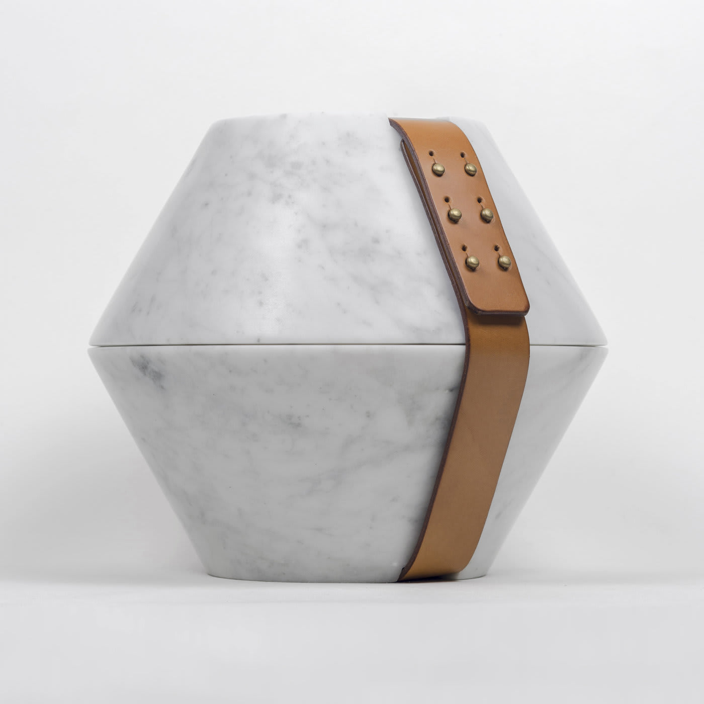 Istanti Inclusi Hourglass-Like Container - Gumdesign