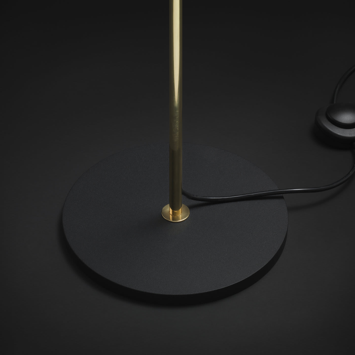 Lady V Black and White Tall Floor Lamp in Brass - Tato