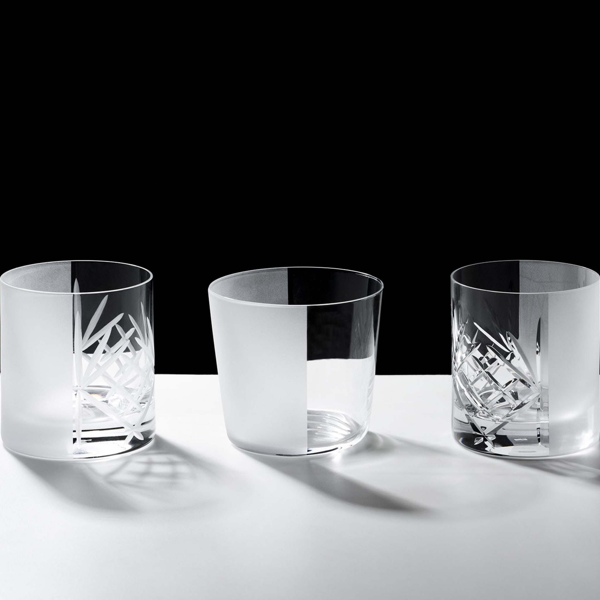Set di 6 bicchieri di vetro tagliato In/Tagli di Lara Caffi - Vista alternativa 2