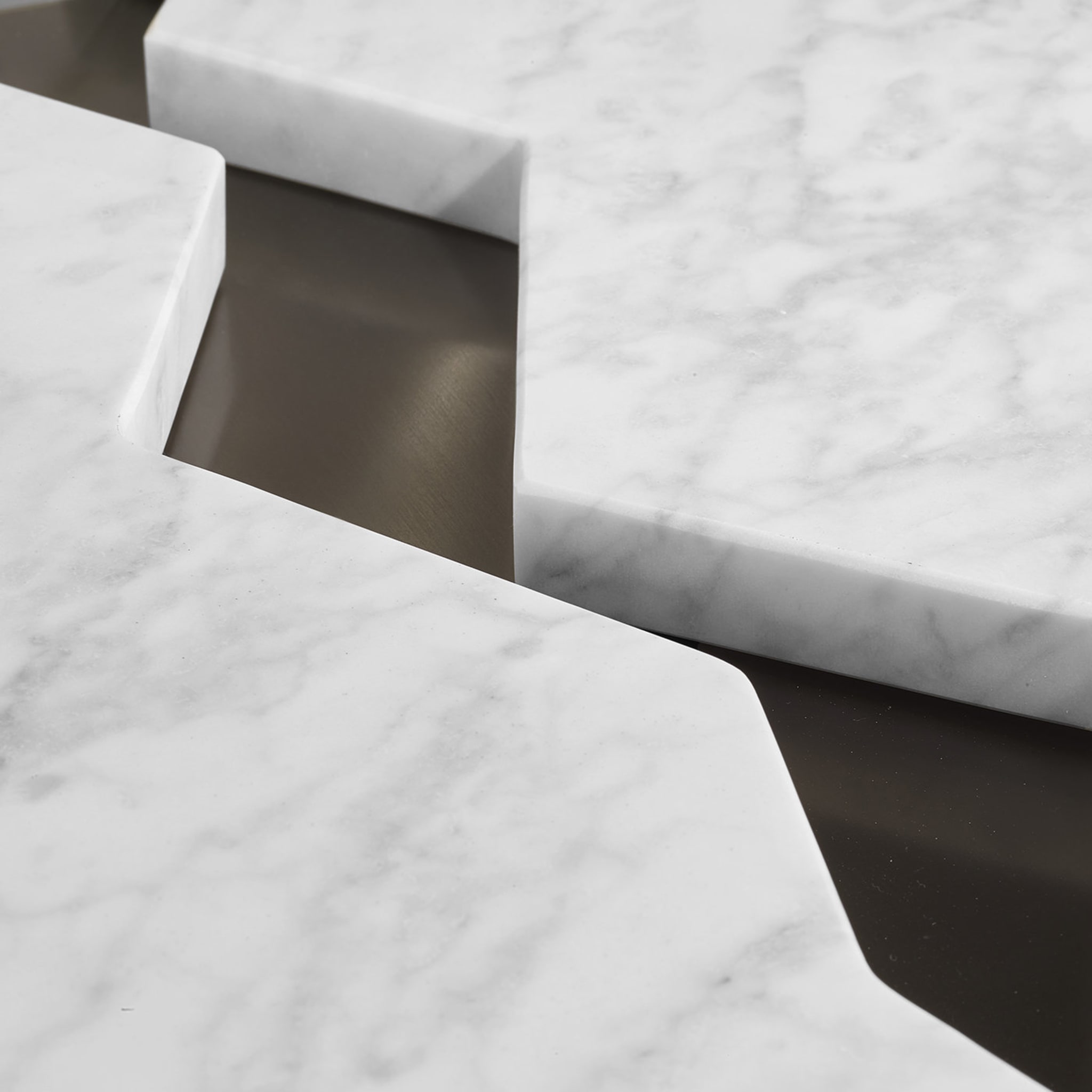 Crepa Coffee Table in White Carrara Marble - Alternative view 3