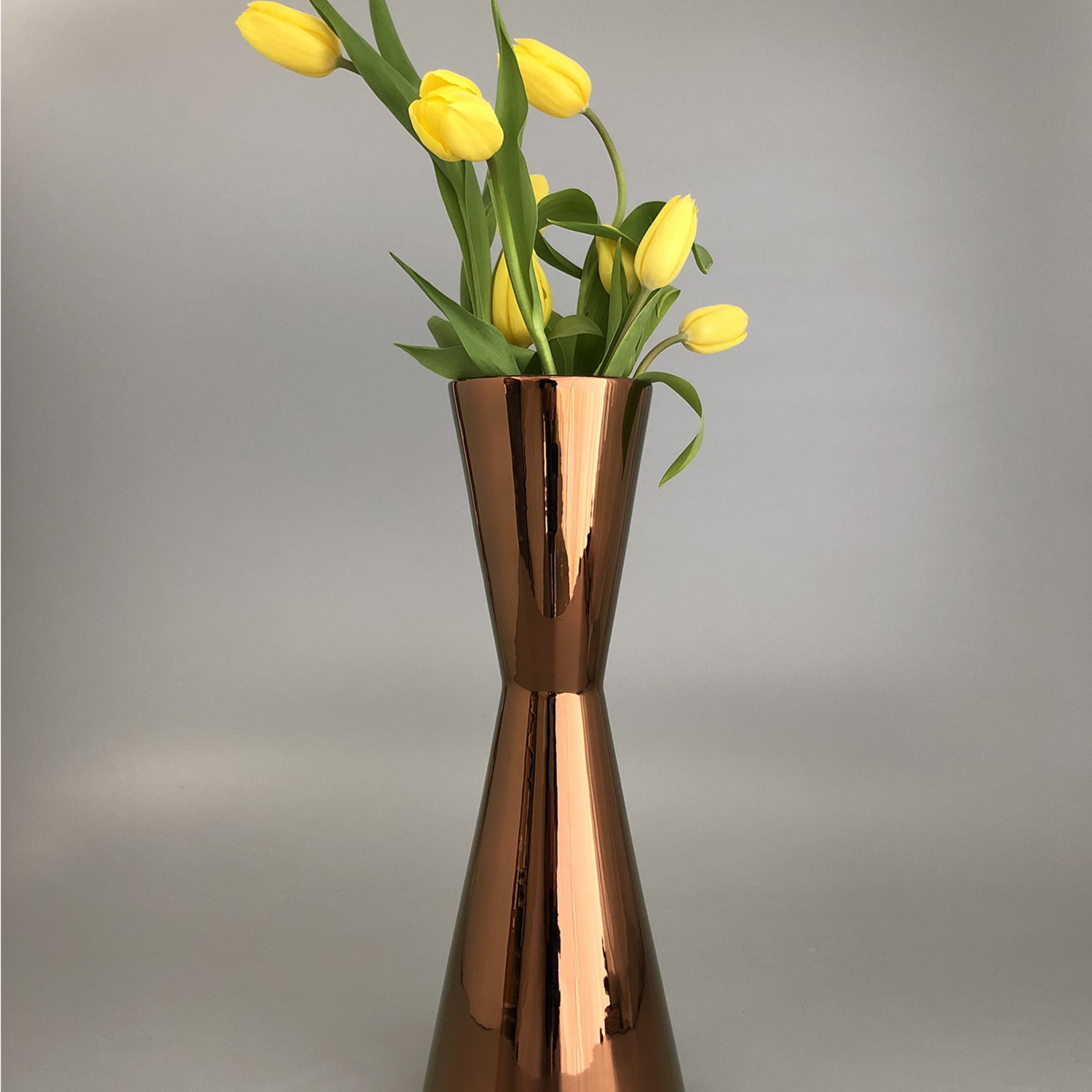 Jigger Bronze Terracotta Flower Vase - Alternative view 1