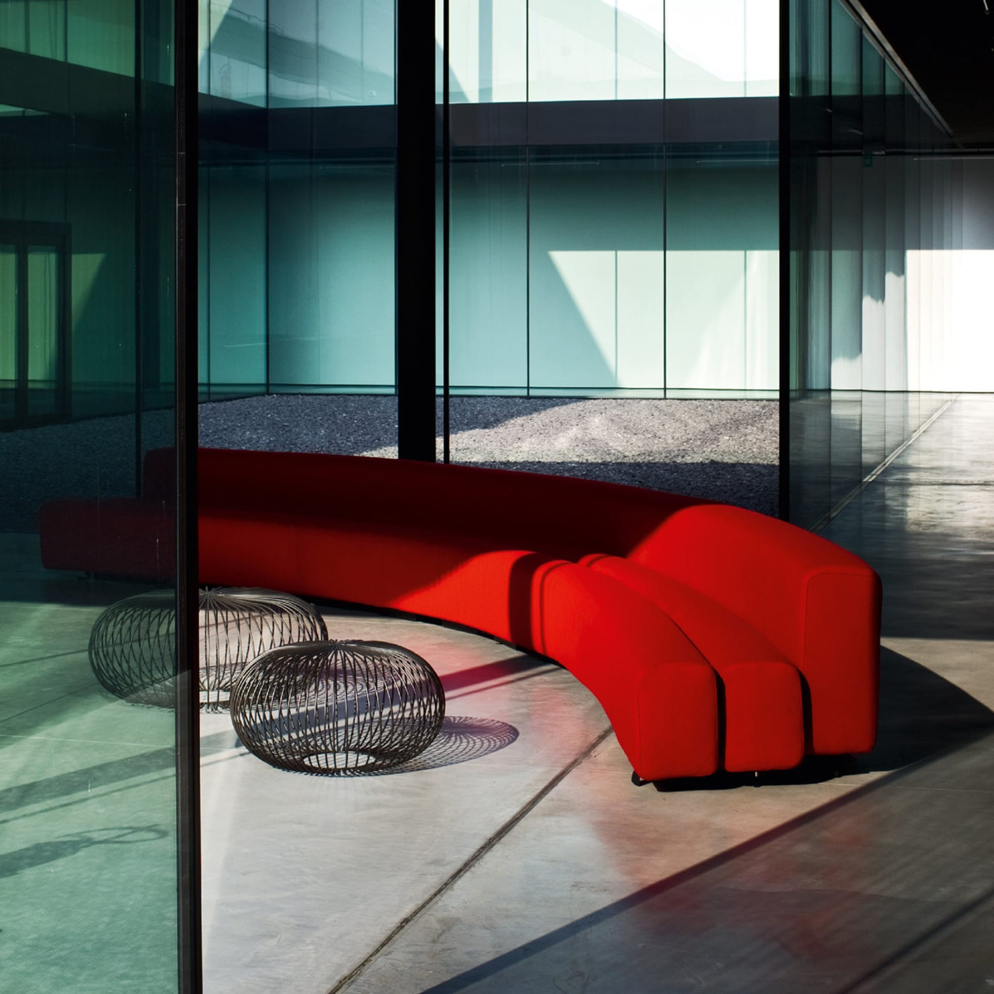 Osaka Red Sofa by Pierre Paulin - Alternative view 2