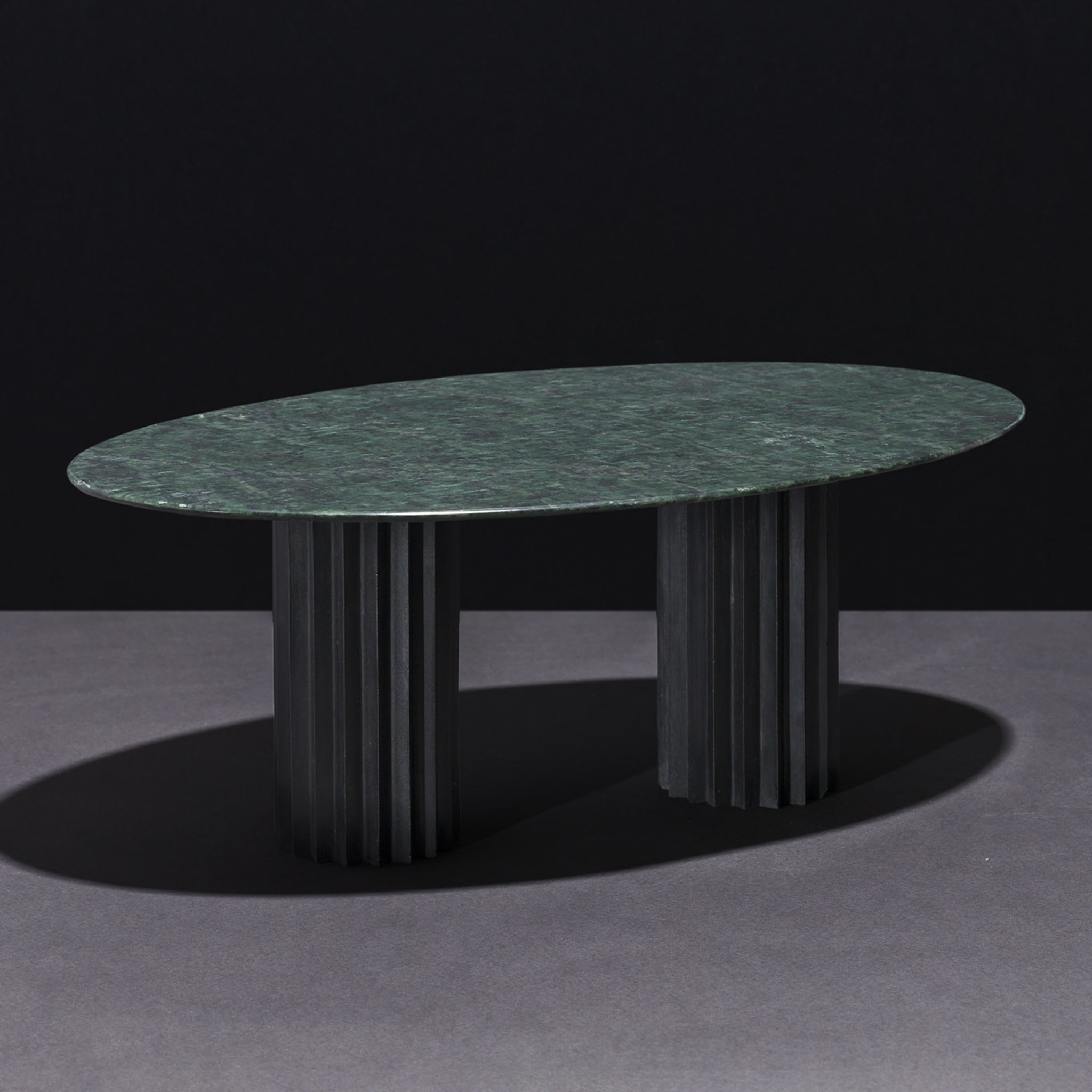 Doris Oval Dining Table in Green Marble and Bronze - Alternative view 1
