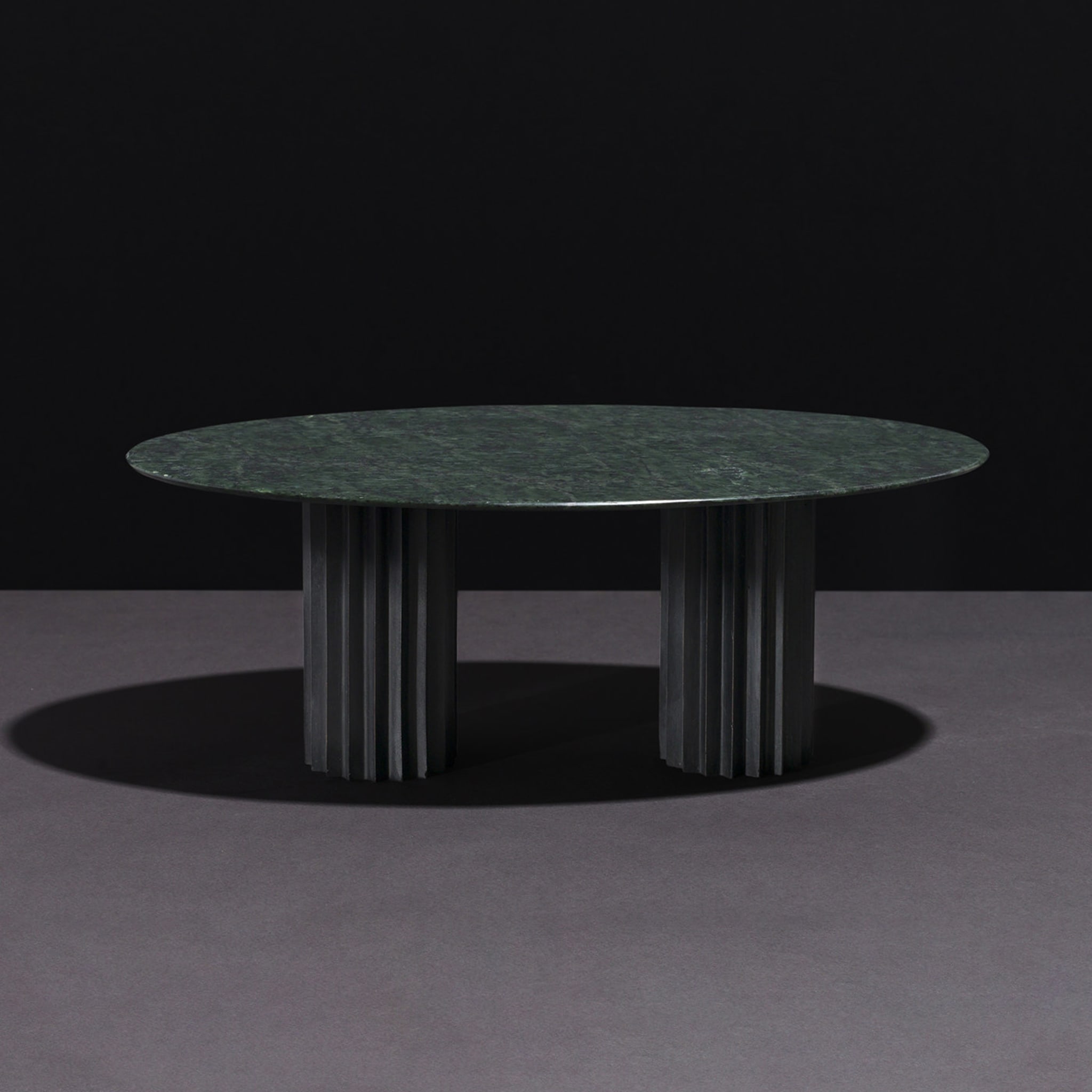 Doris Oval Dining Table in Green Marble and Bronze - Alternative view 2