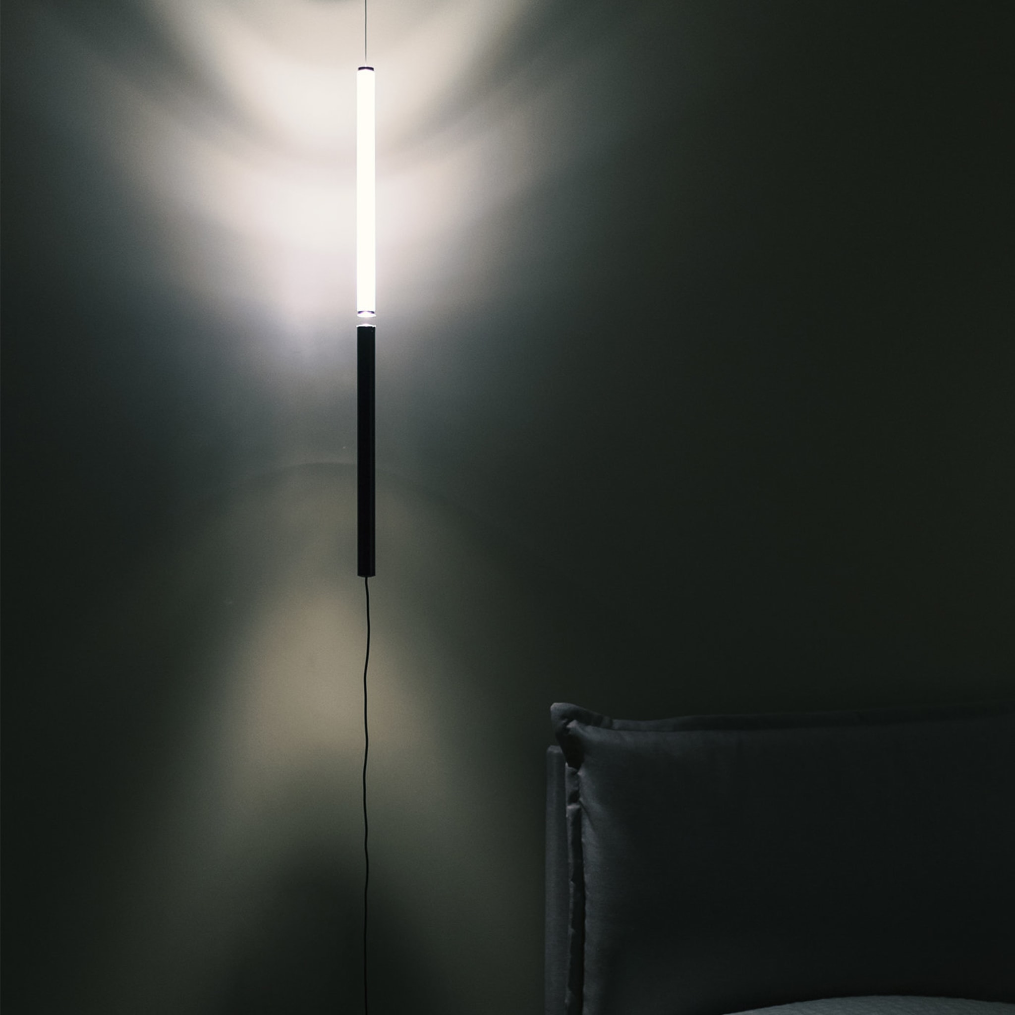 Equilibrio Black Wall Lamp - Alternative view 1