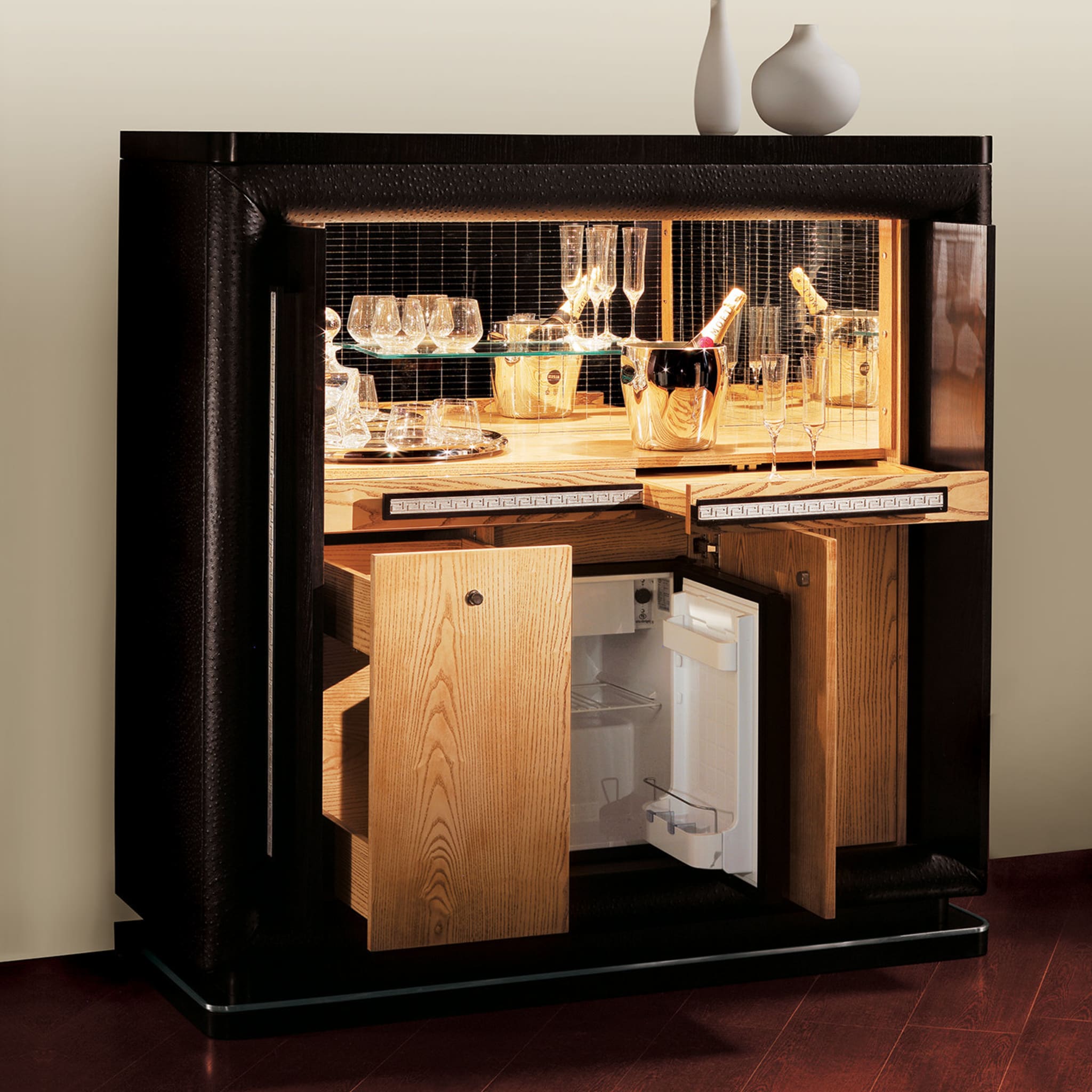 Wooden Cabinet Bar - Alternative view 1