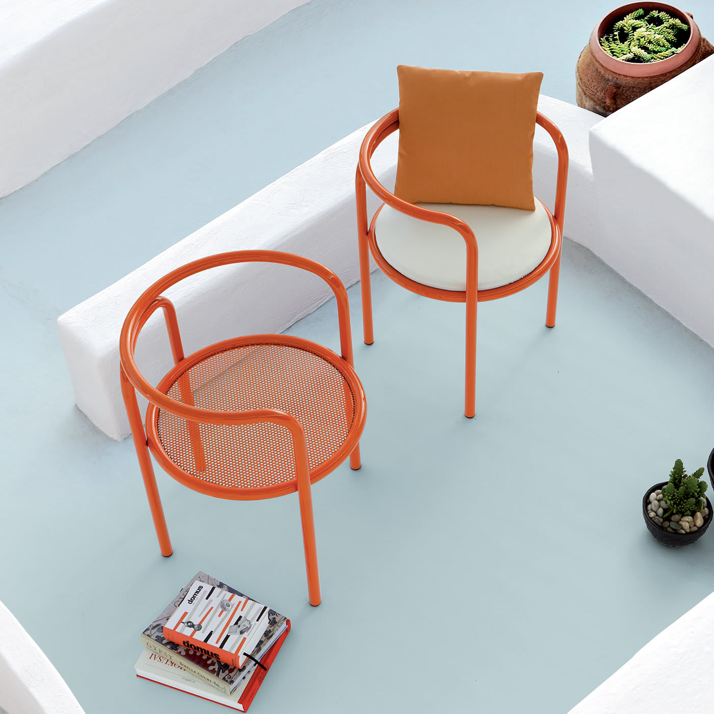 Locus Solus Orange Chair by Gae Aulenti - Exteta