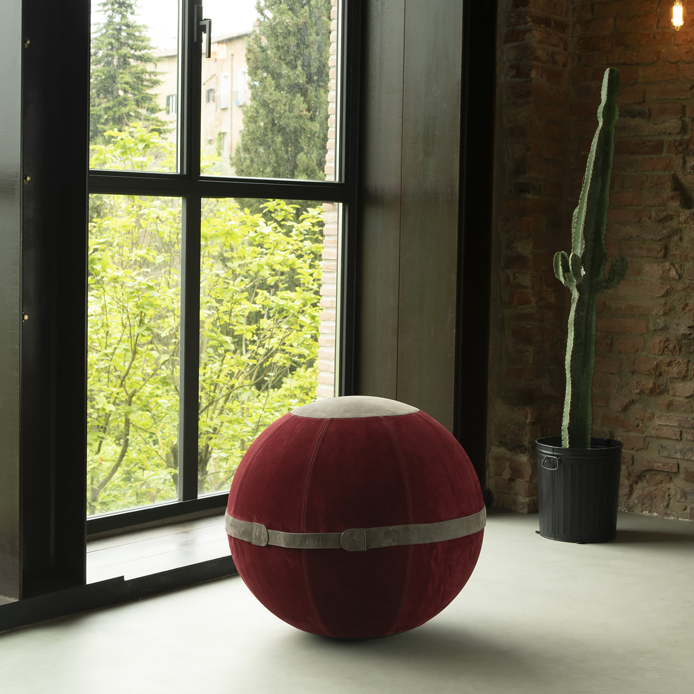 Aura Sitting Ball Pomegranate Red - Maurizio Casini