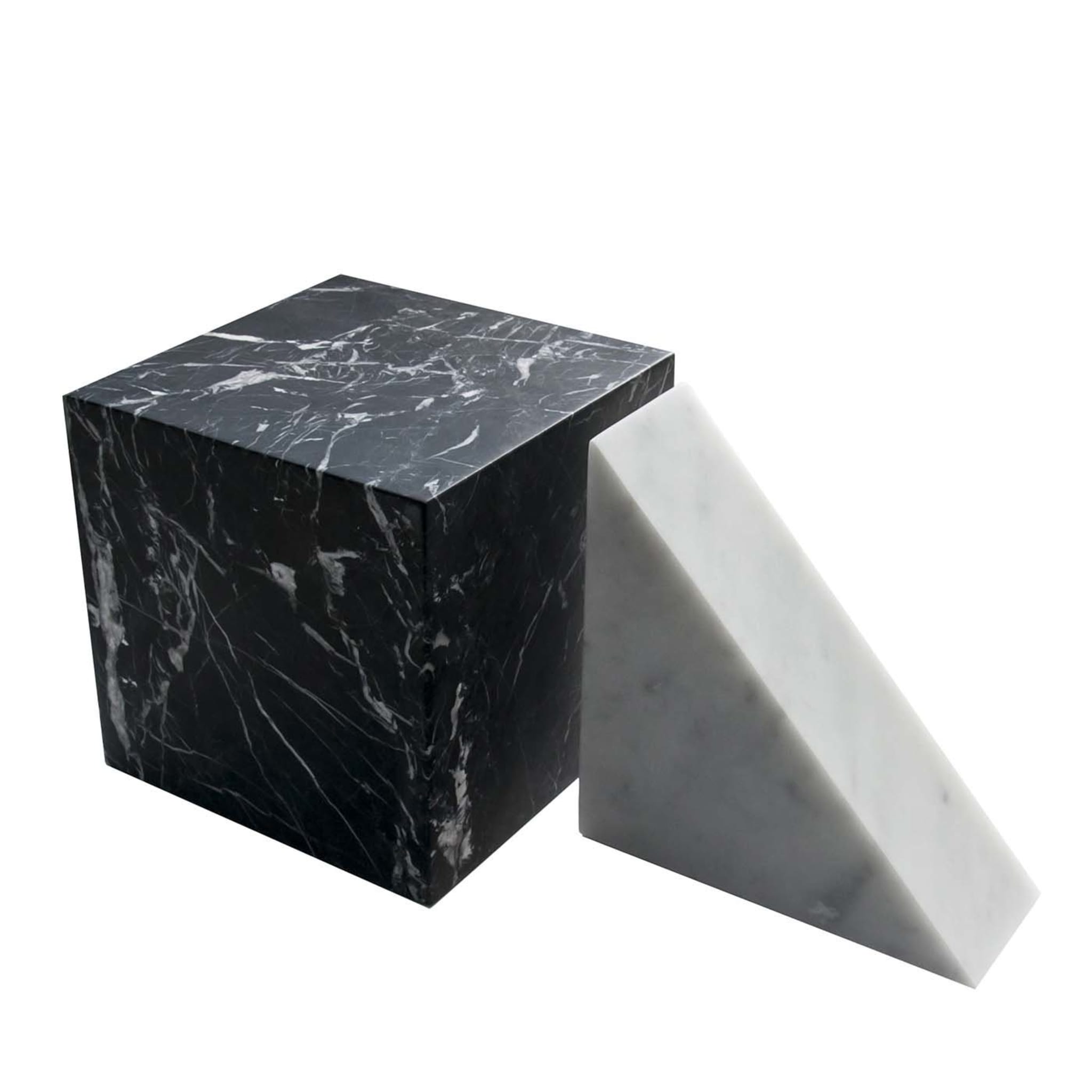 Set of Decorative Objects in White Carrara Marble and Black Marquina Marble - Main view