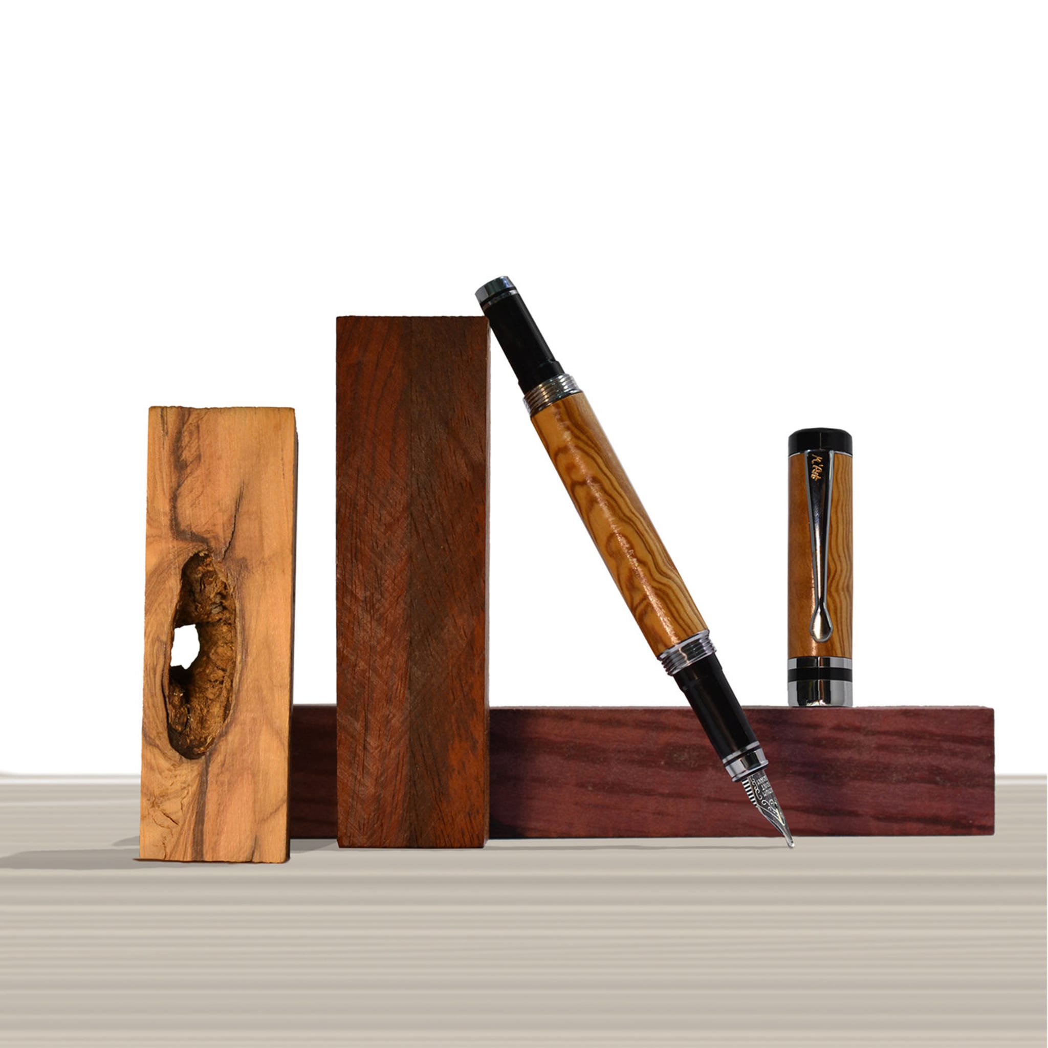 Penna stilografica Ipazia in legno d'ulivo - Vista alternativa 3