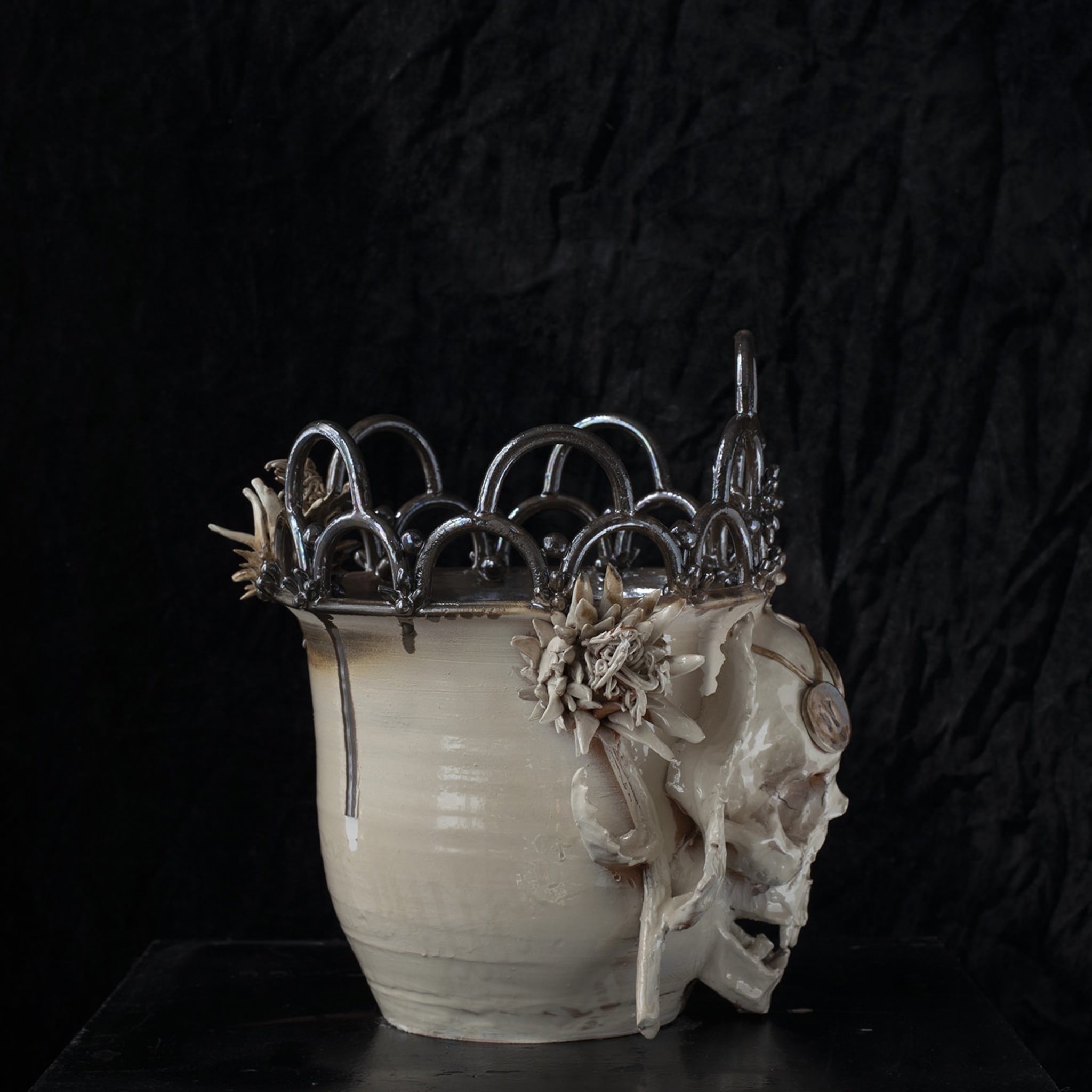 Vase mit Distel und Totenkopf - Alternative Ansicht 1