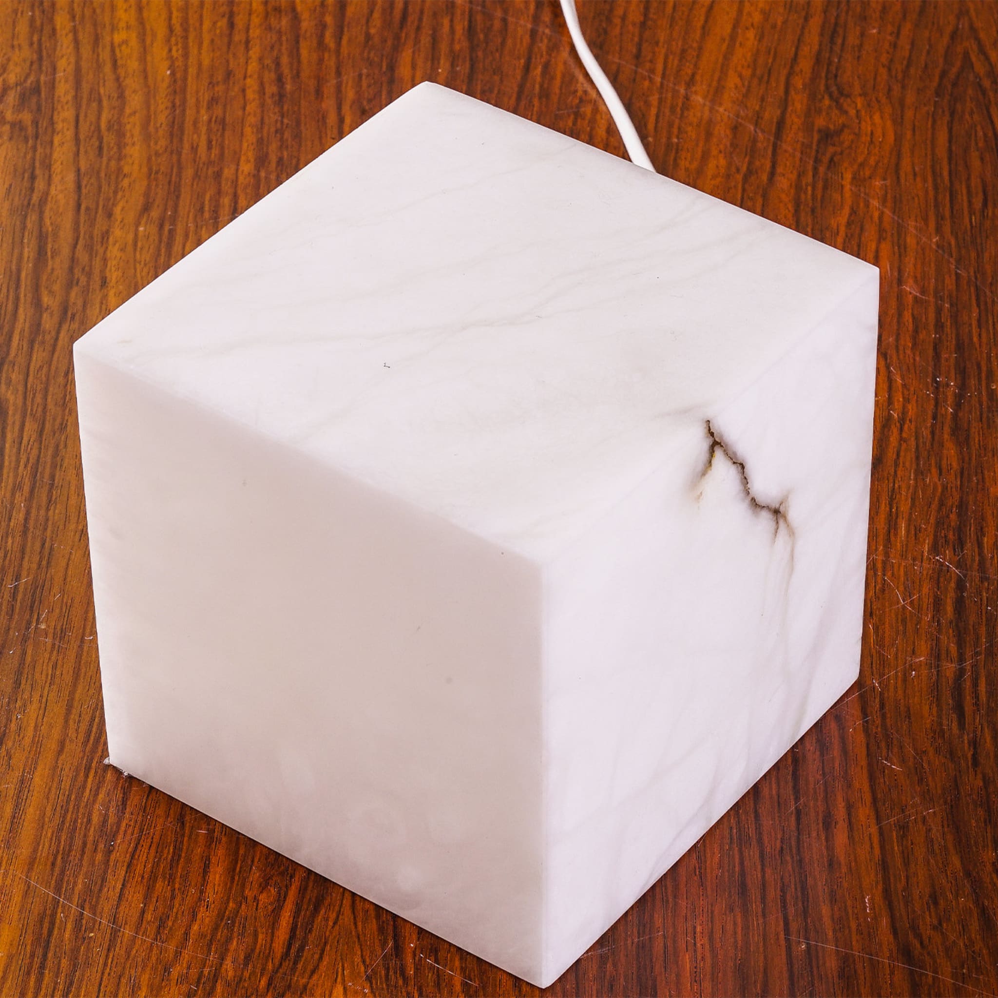 Aura Cube Table Lamp in Alabaster - Alternative view 1