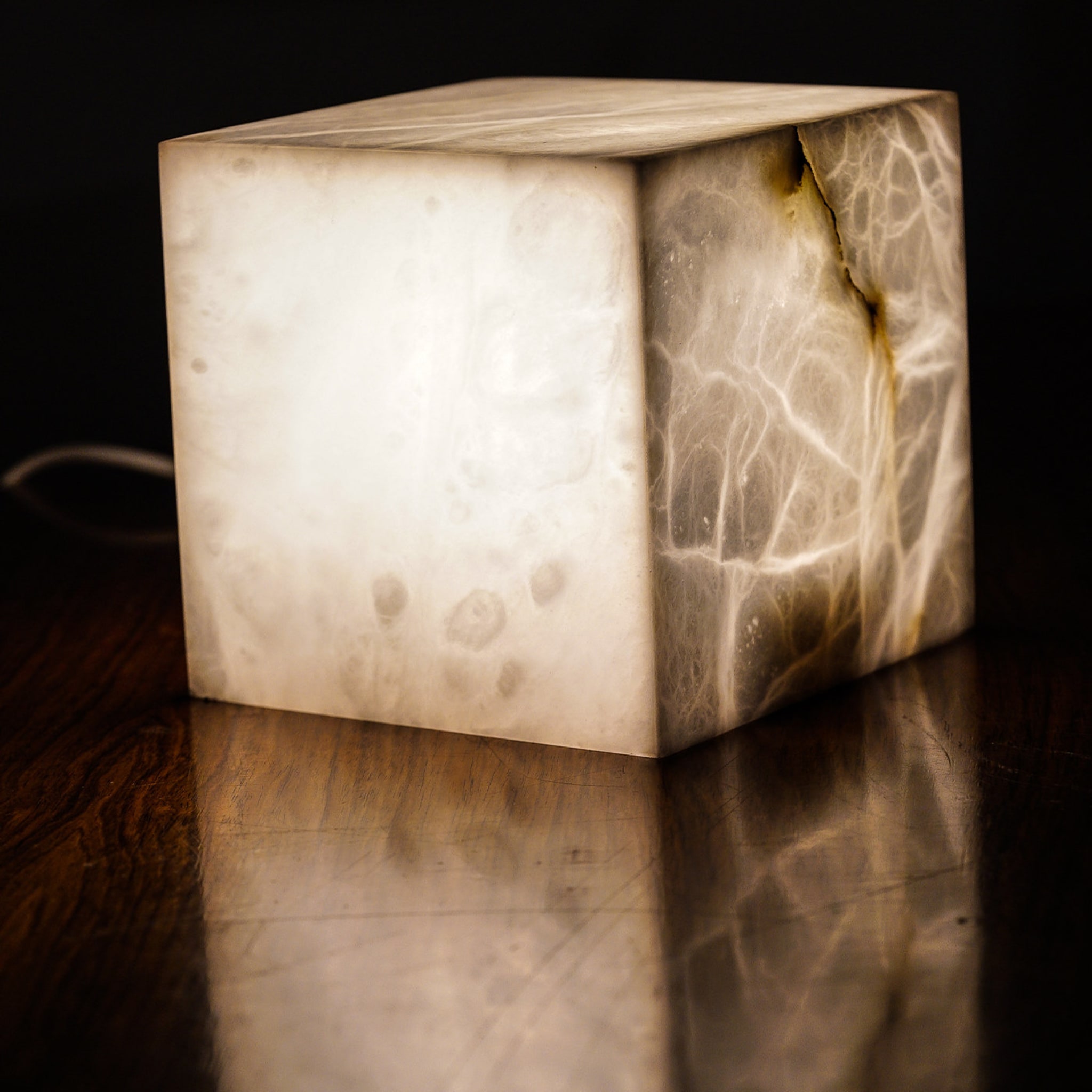 Aura Cube Table Lamp in Alabaster - Alternative view 4