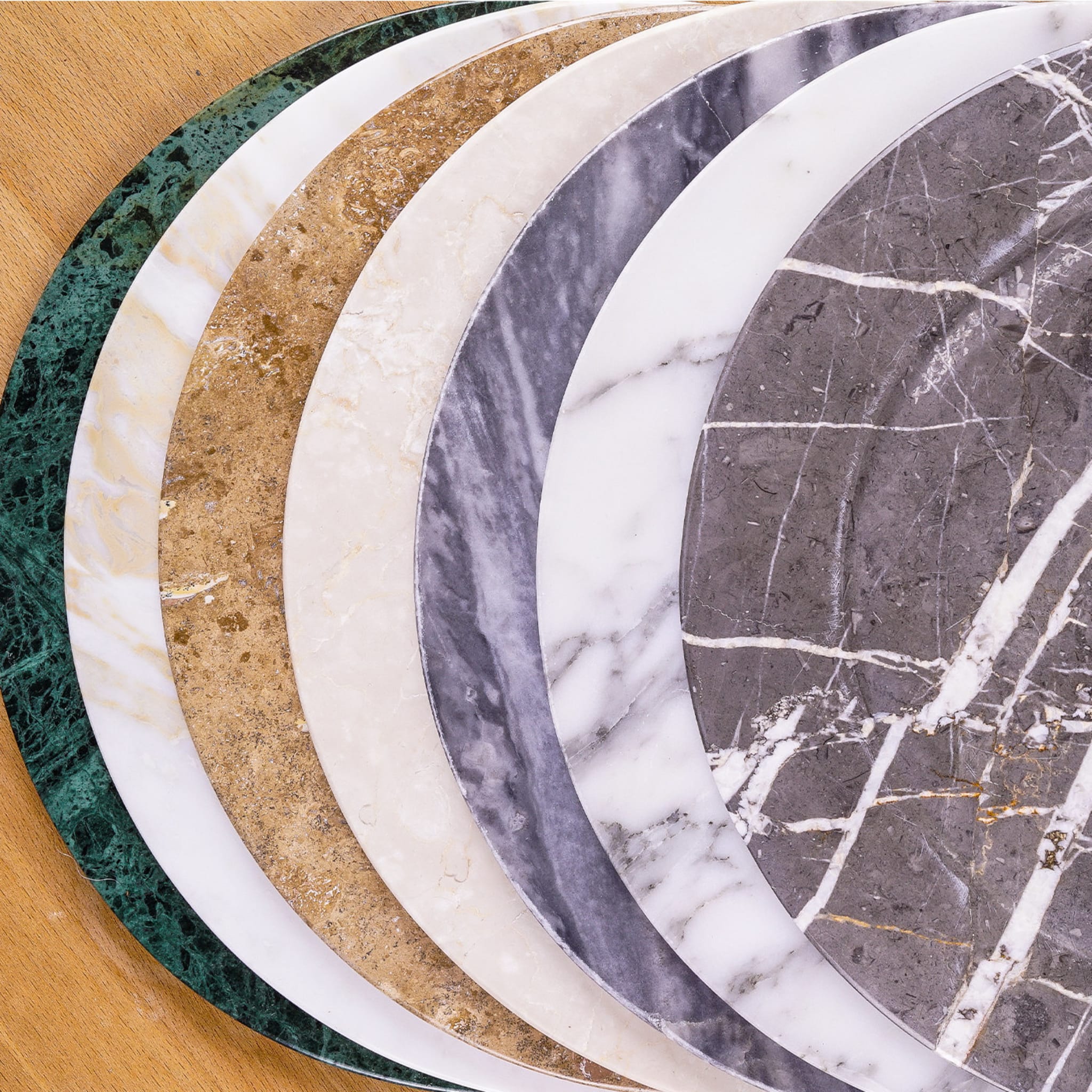 Omero Plate in Graphite Marble - Alternative view 1