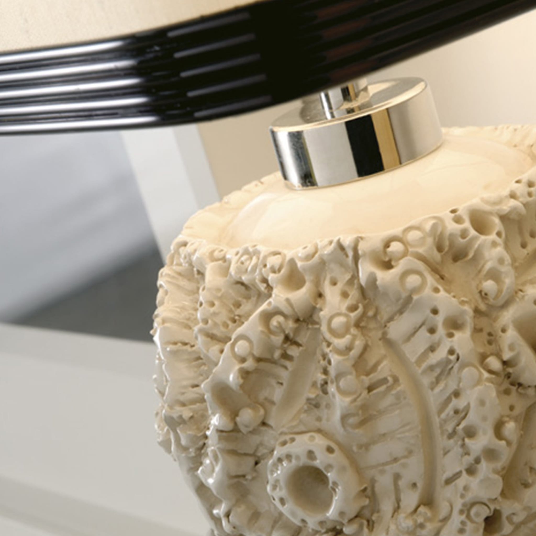CL1842 Ivory Majolica Lamp with Lace-like design - Alternative view 1