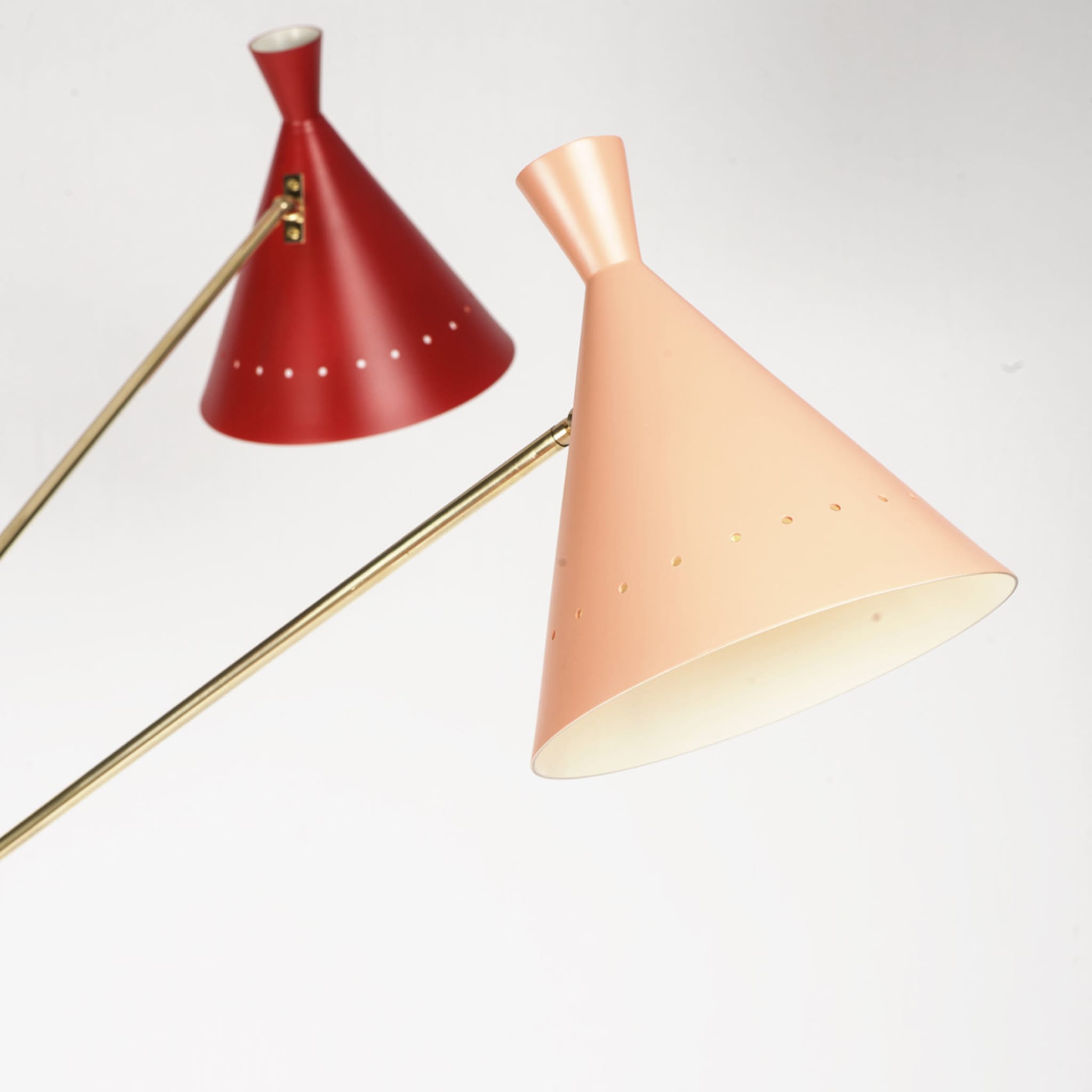 Lampadaire trois cônes rouge et rose - Vue alternative 2