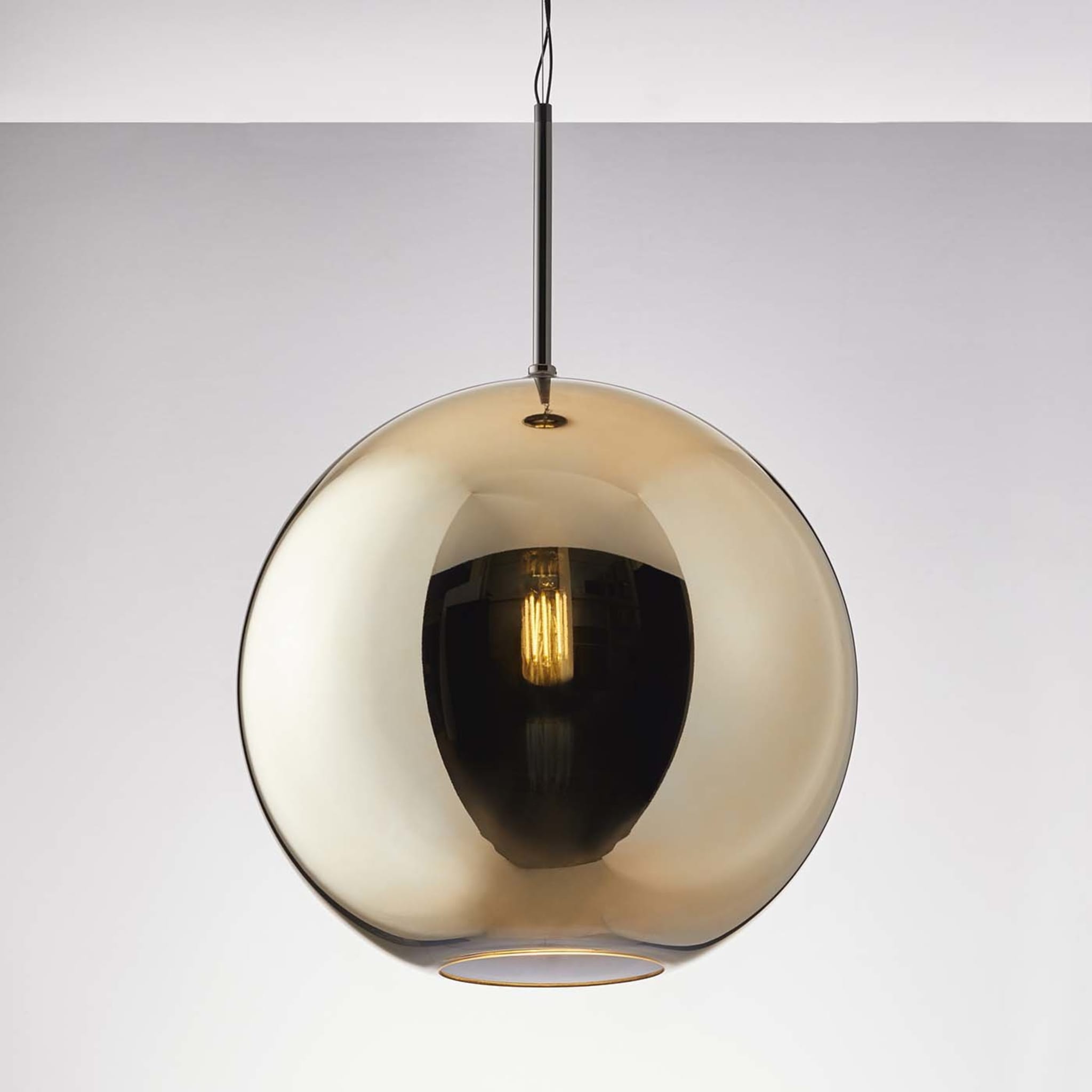 Beluga Royal Golden Pendant Lamp by Marc Sadler - Alternative view 1