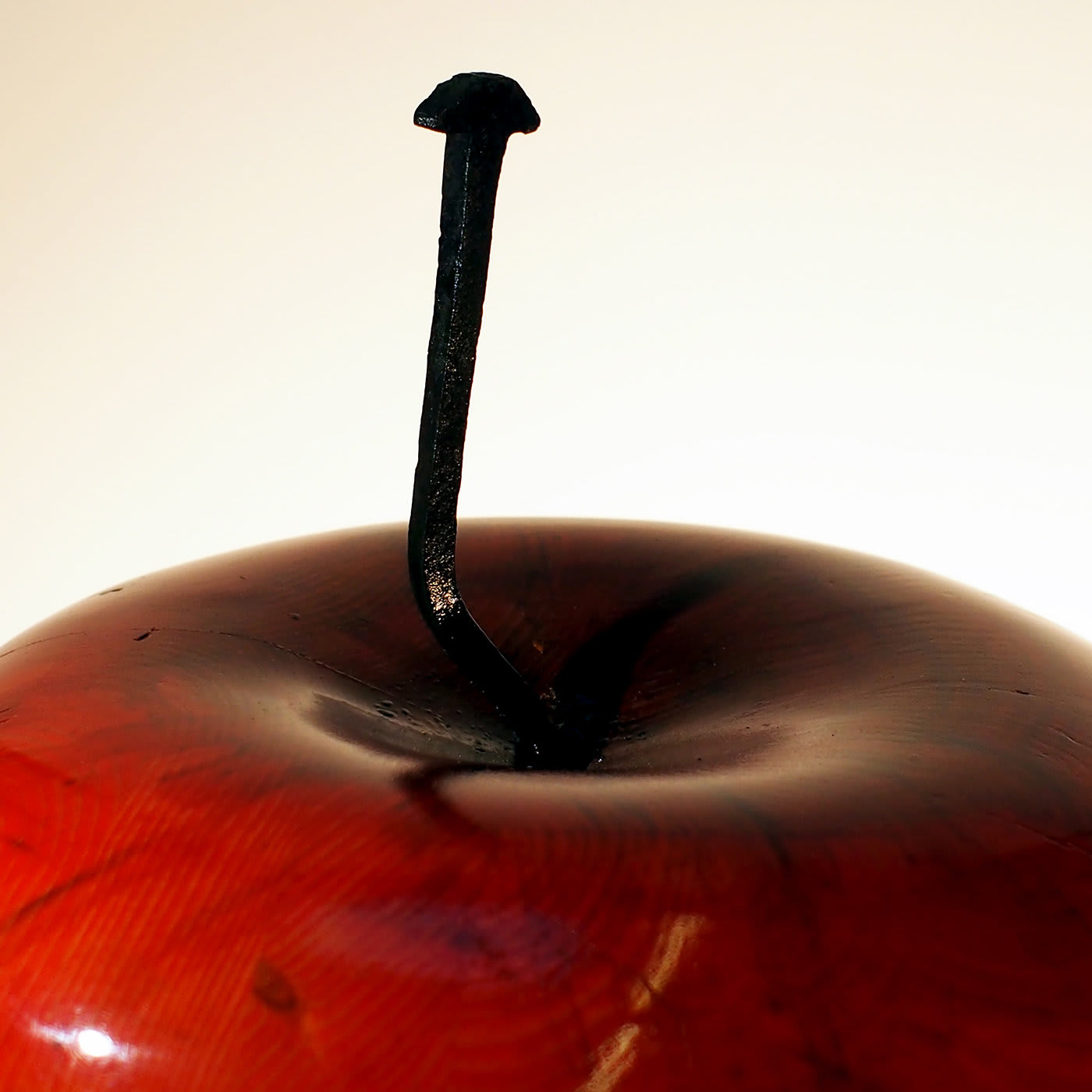 Shiny Red Apple Pietro Arnoldi | Artemest