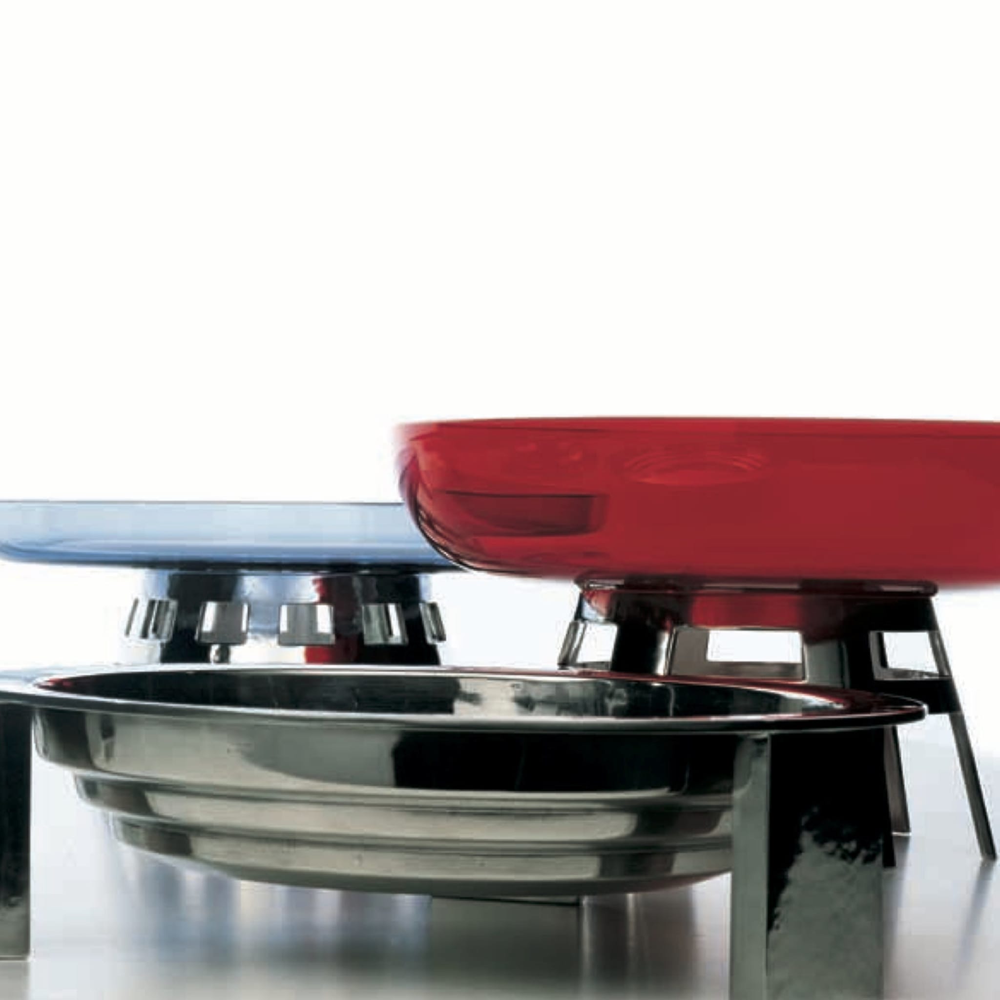 Runder Tisch, limitierte Auflage, roter Tafelaufsatz von Ettore Sottsass - Alternative Ansicht 3