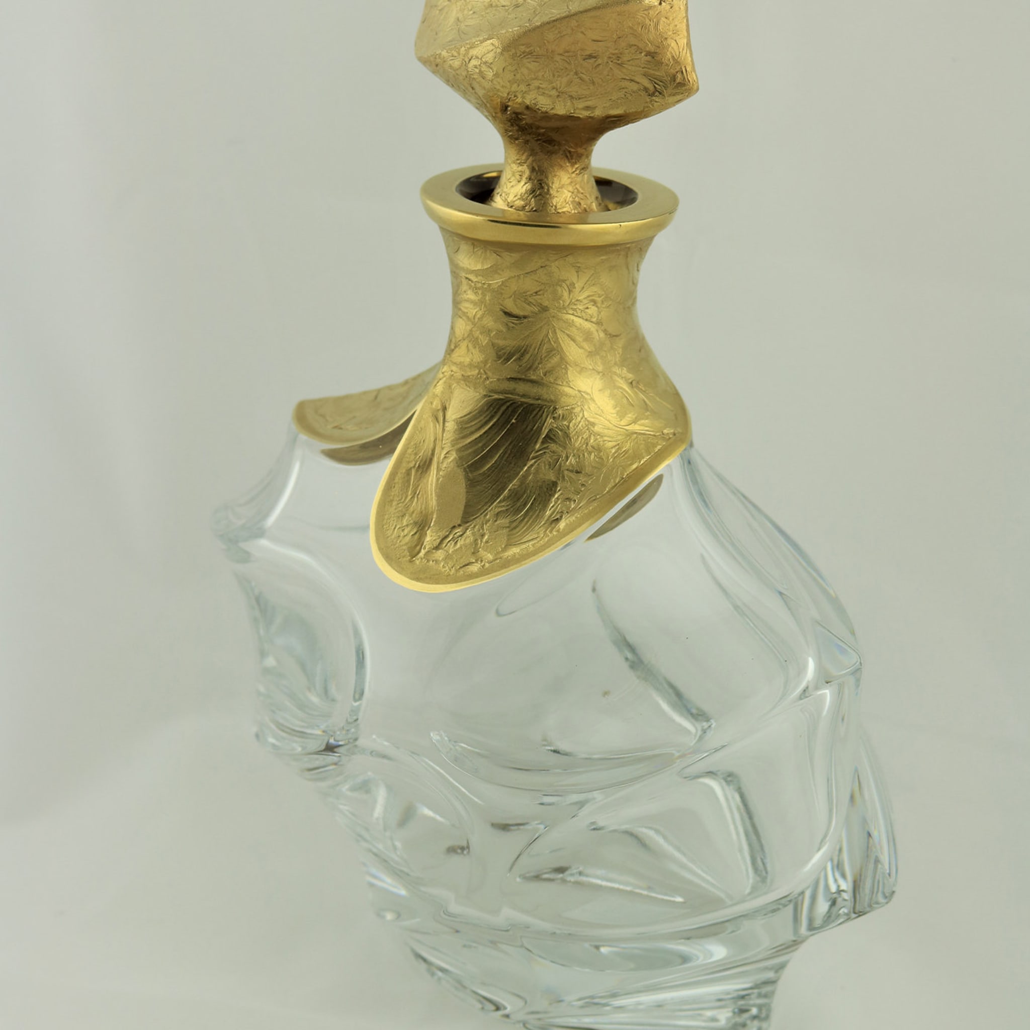 Capriccio Onda Transparent and Gold Bottle - Alternative view 3