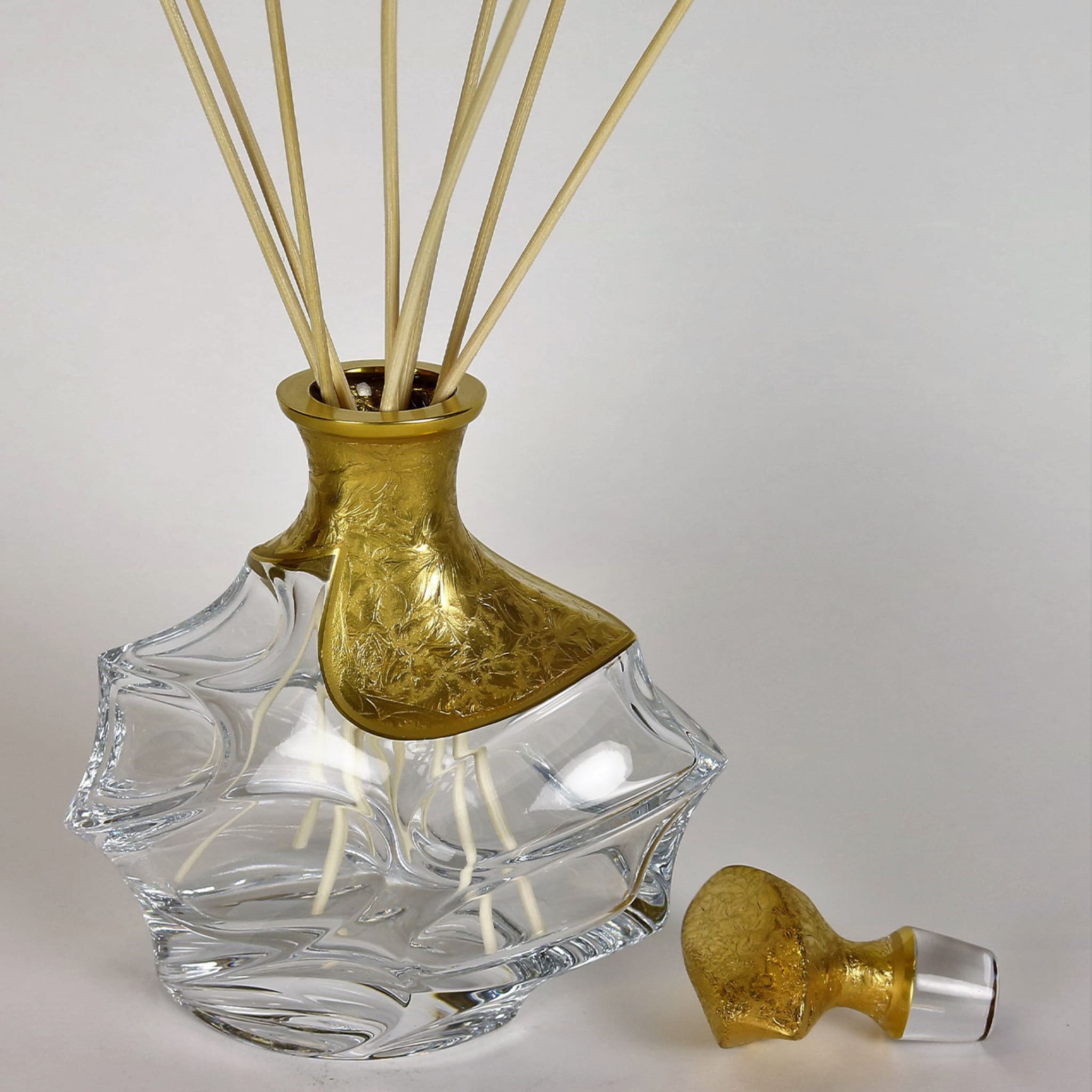 Capriccio Onda Transparent and Gold Bottle - Alternative view 4