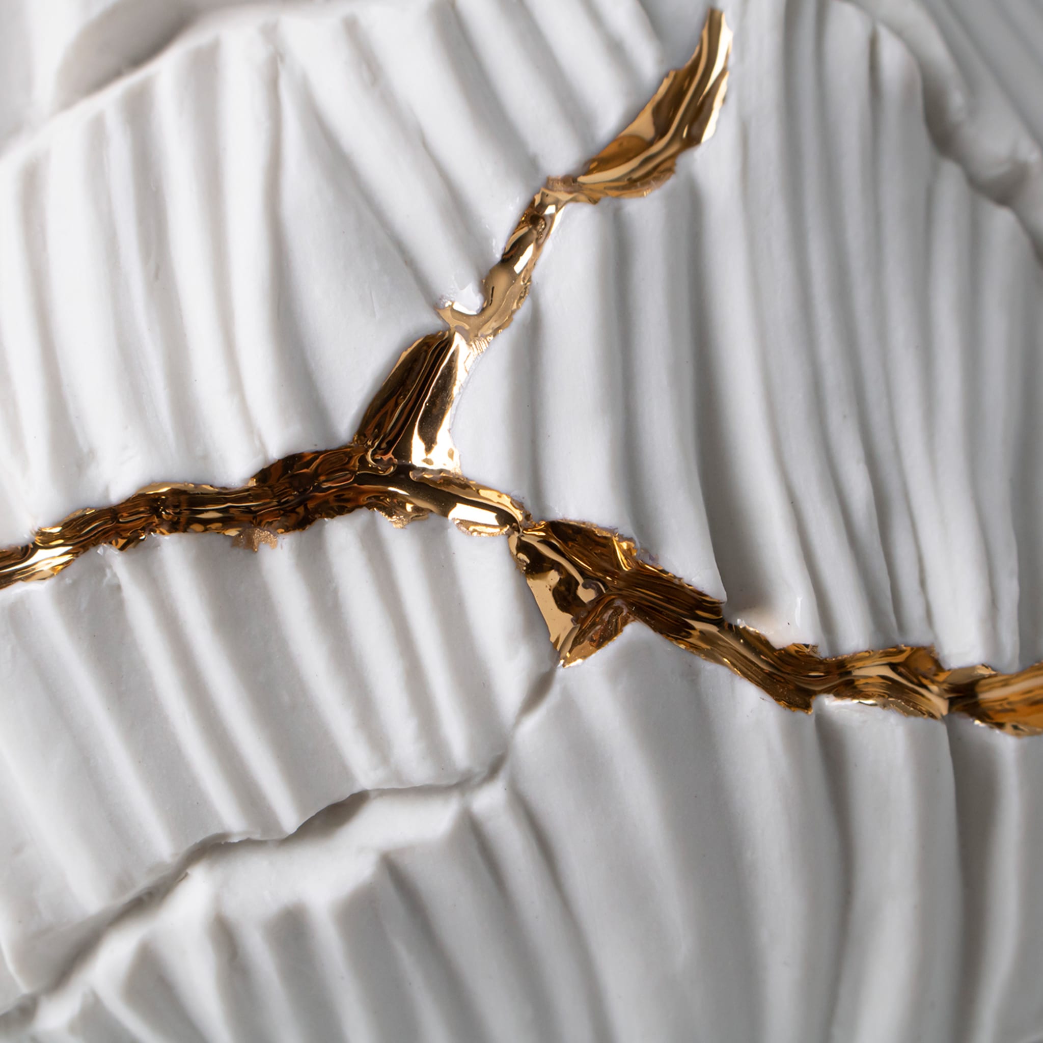 Zefiro Gold Cracks Decorative Bowl - Alternative view 2