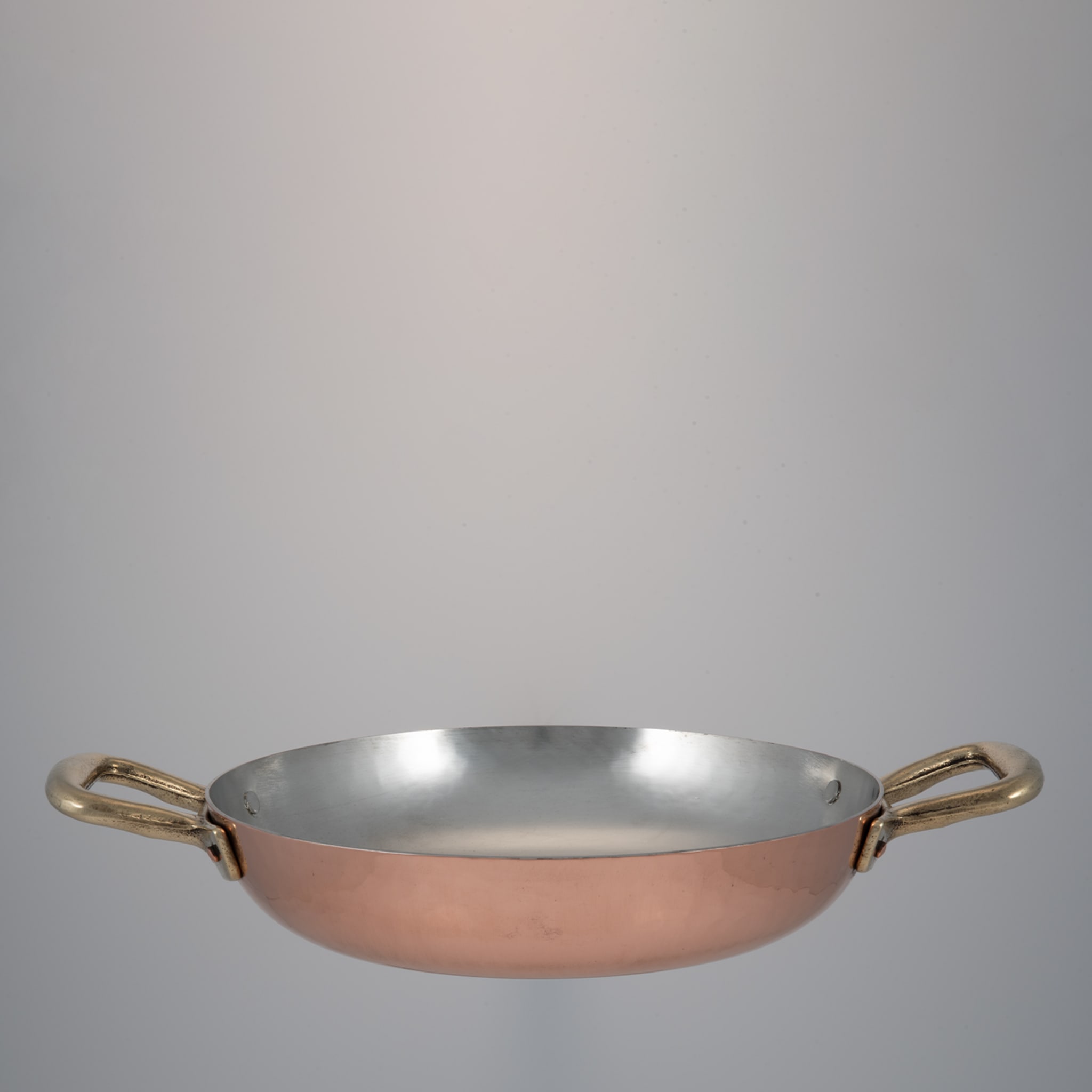 Silver lined 2-Handle Bulging Copper Pan with Lid - Alternative view 1