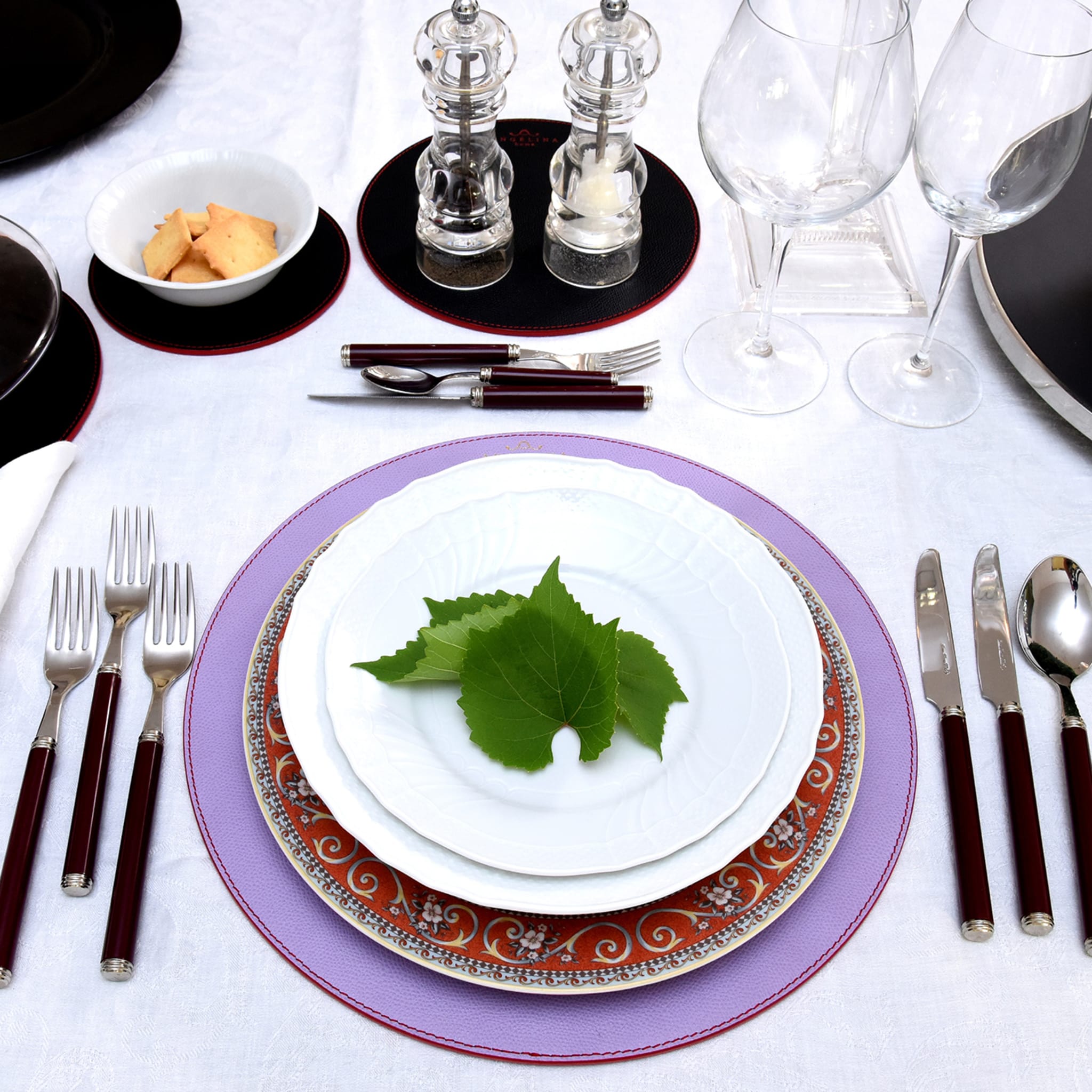 Siena Small Set of 2 Round Placemats and 2 Napkin Rings - Alternative view 5