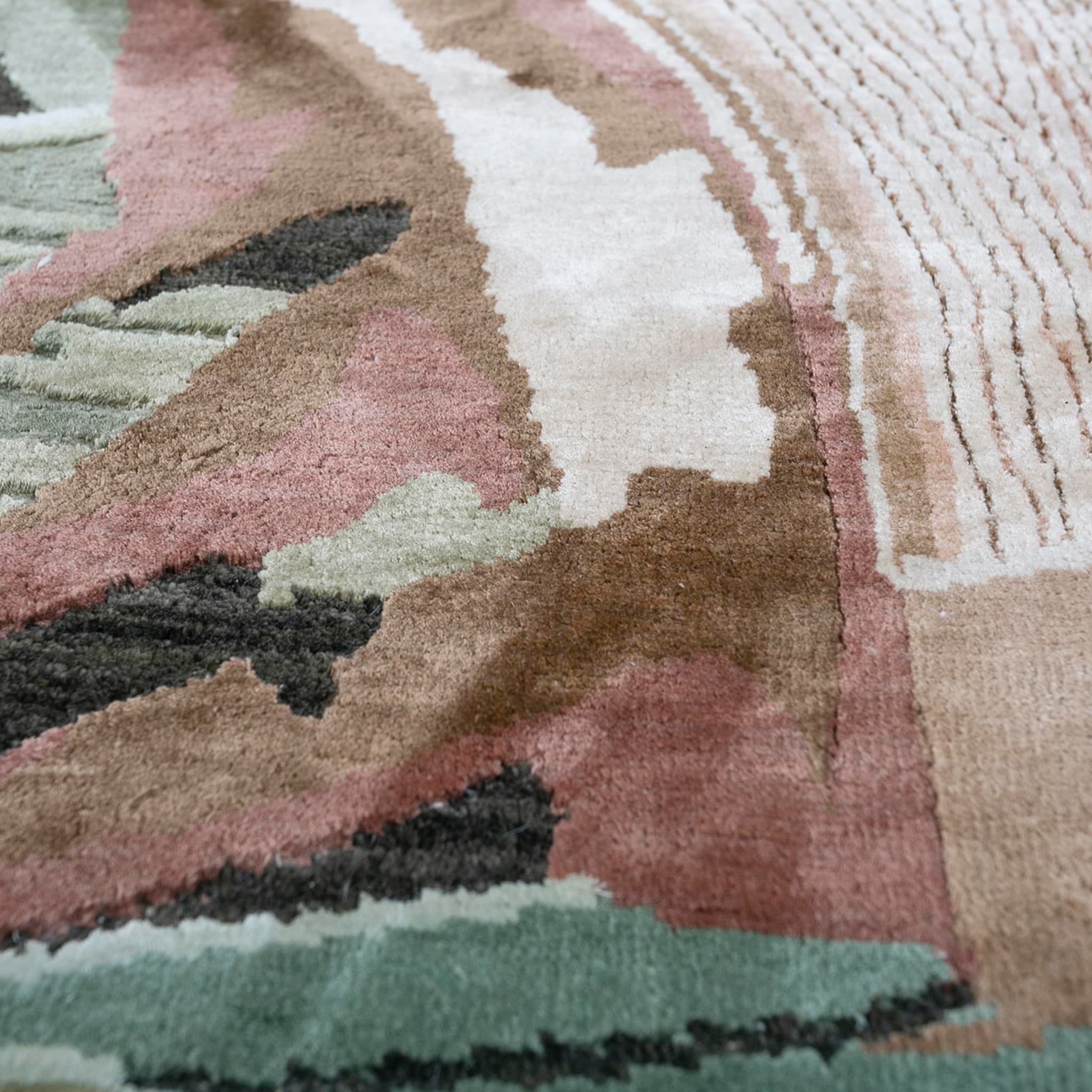 Inde Rose Surf Green Hand-knotted Rug - Alternative view 2
