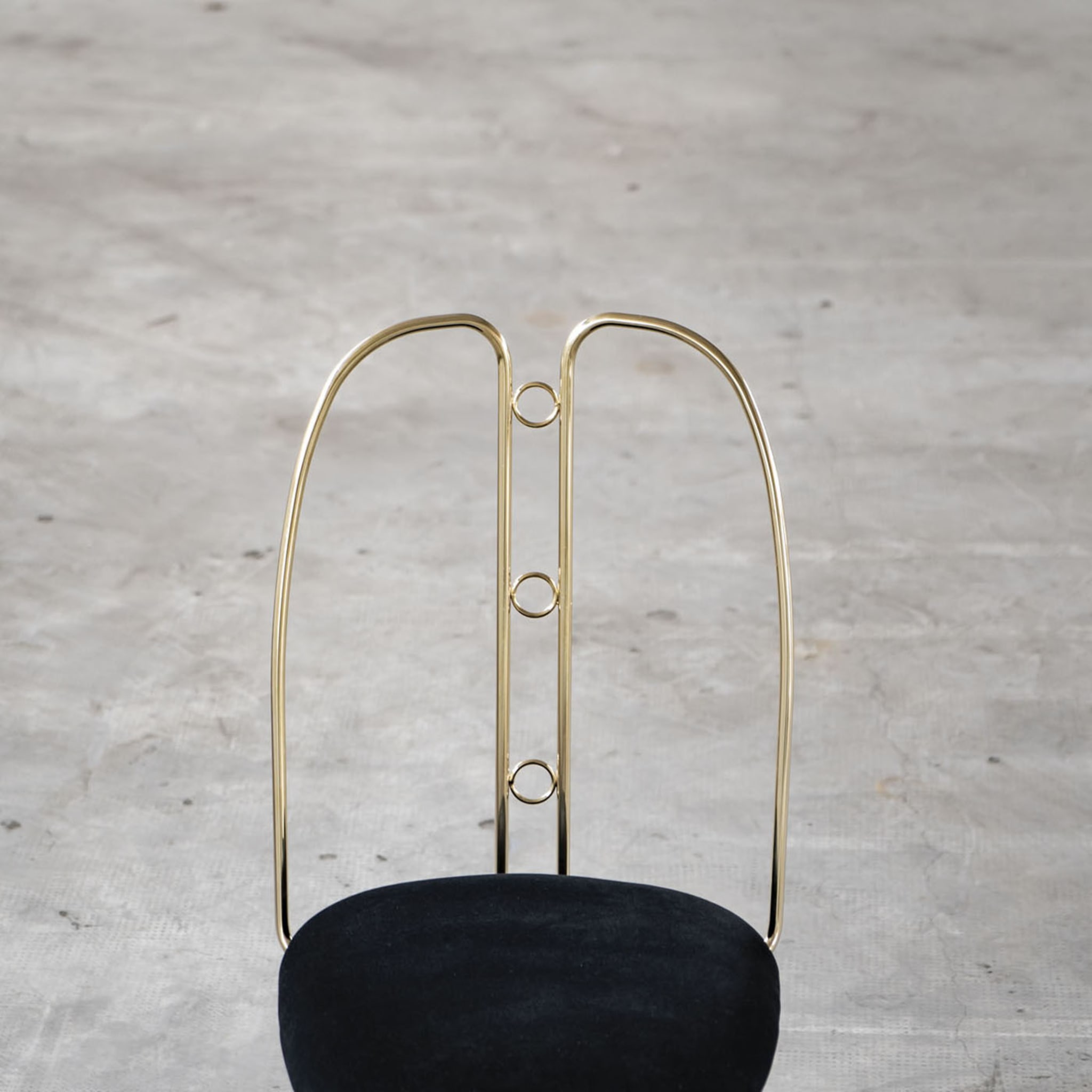 Nollie Gold und Ultrablack Stuhl - Alternative Ansicht 1