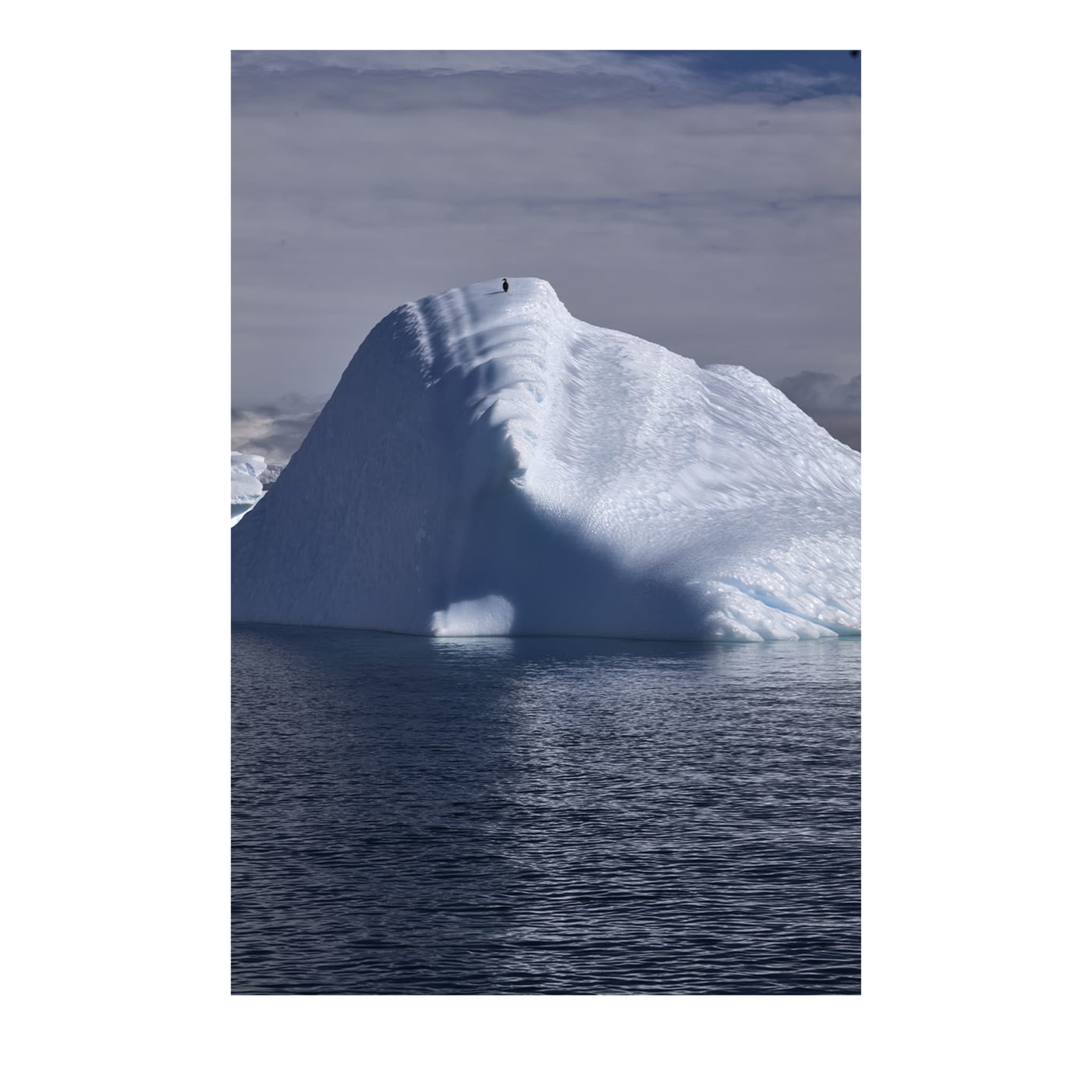 Iceberg from a zodiac photograph - Main view