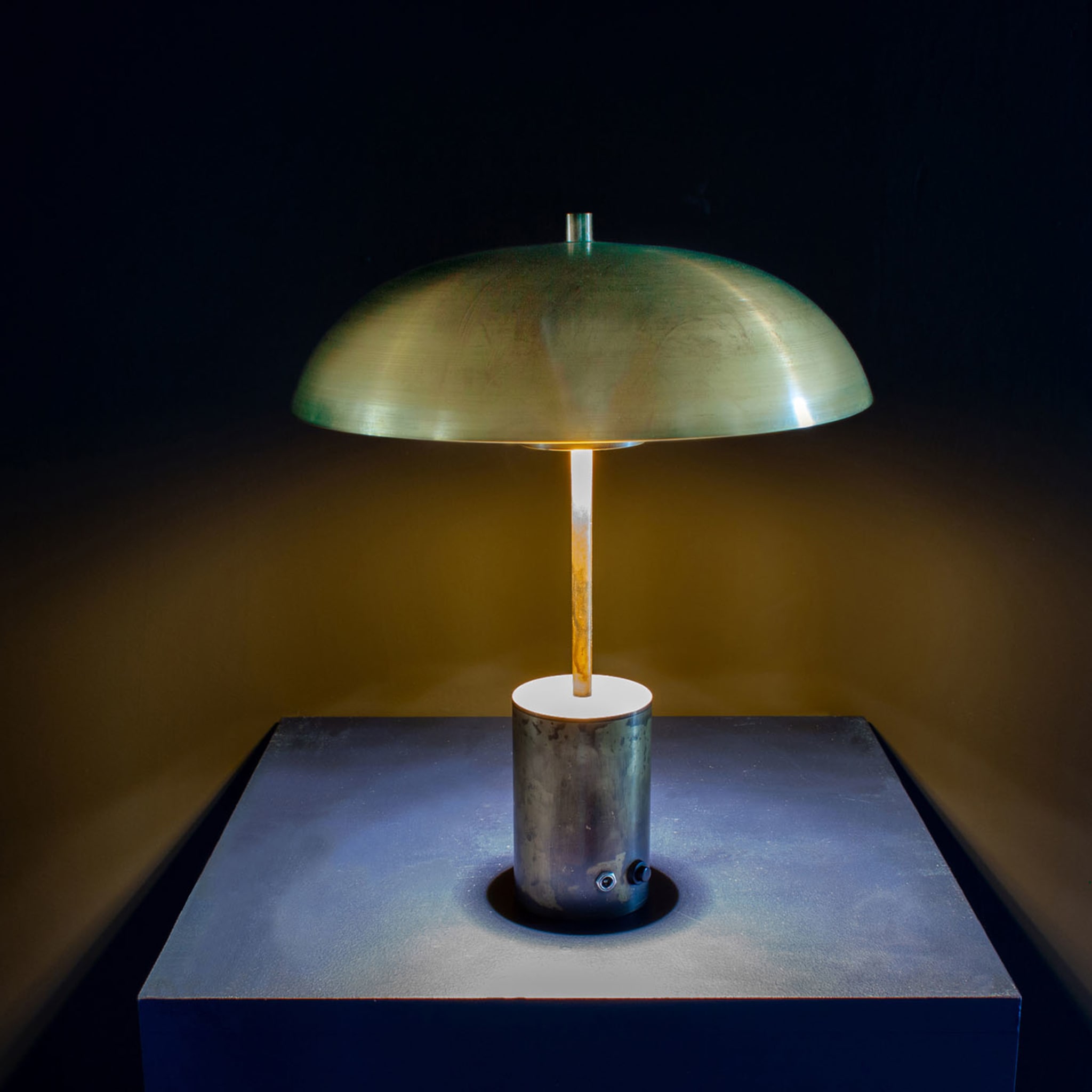 Orbita Bat Gold Table Lamp - Alternative view 1