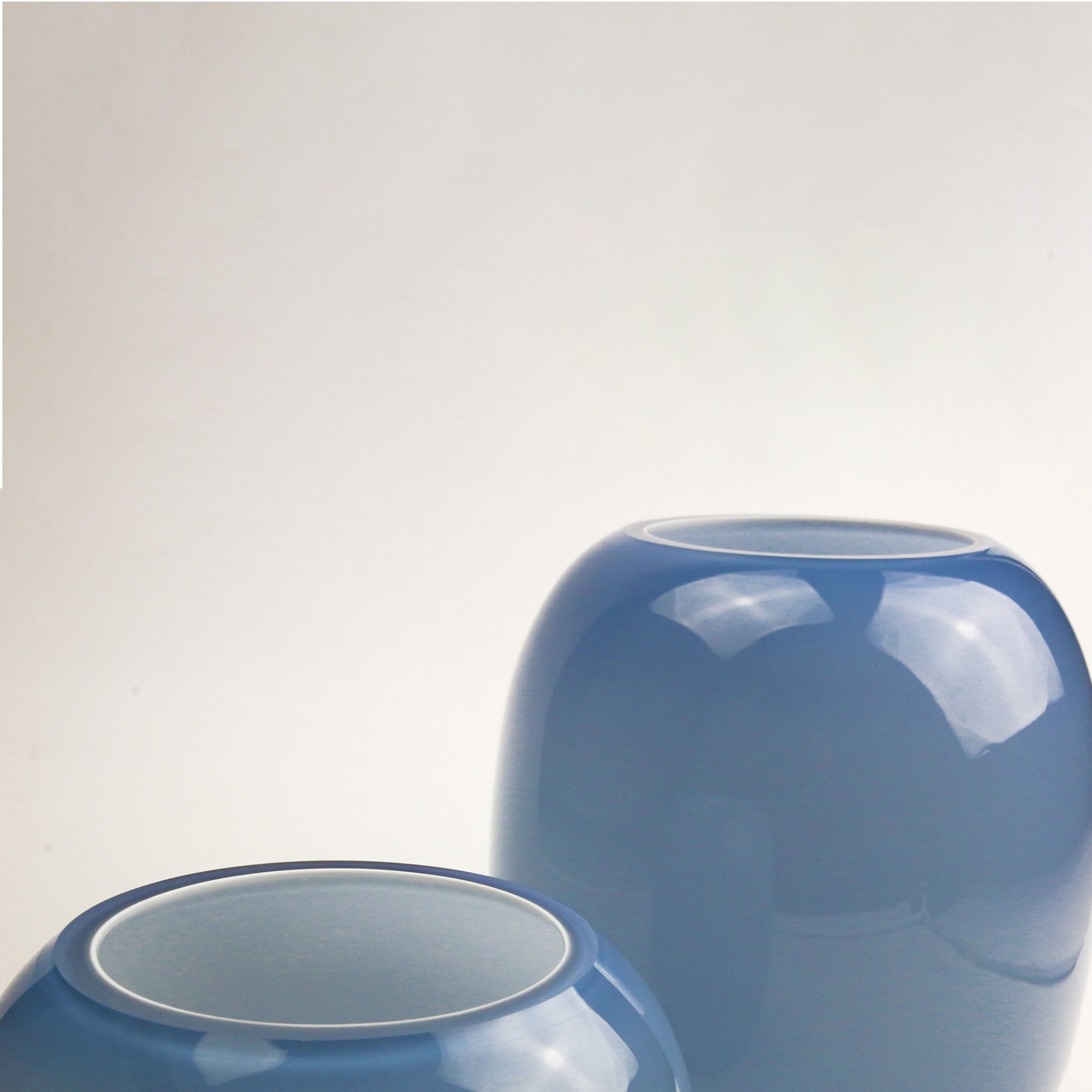 Bulging Azure Vase - Alternative view 2