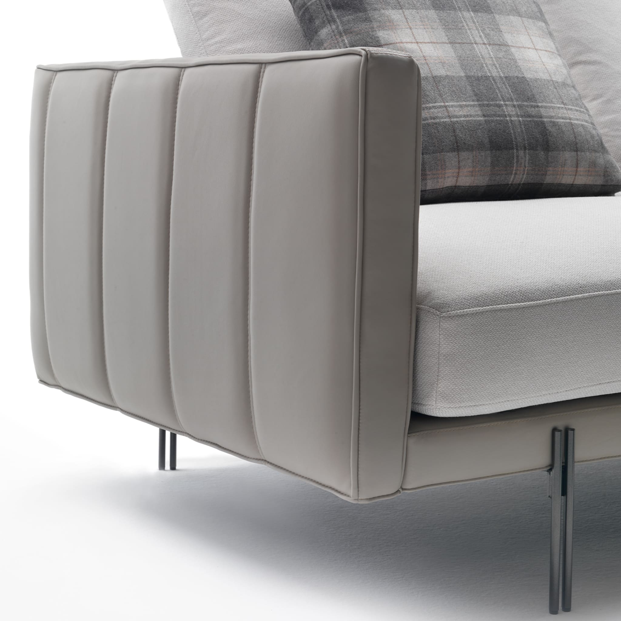 Poncho Sofa 3 Cushions - Alternative view 1