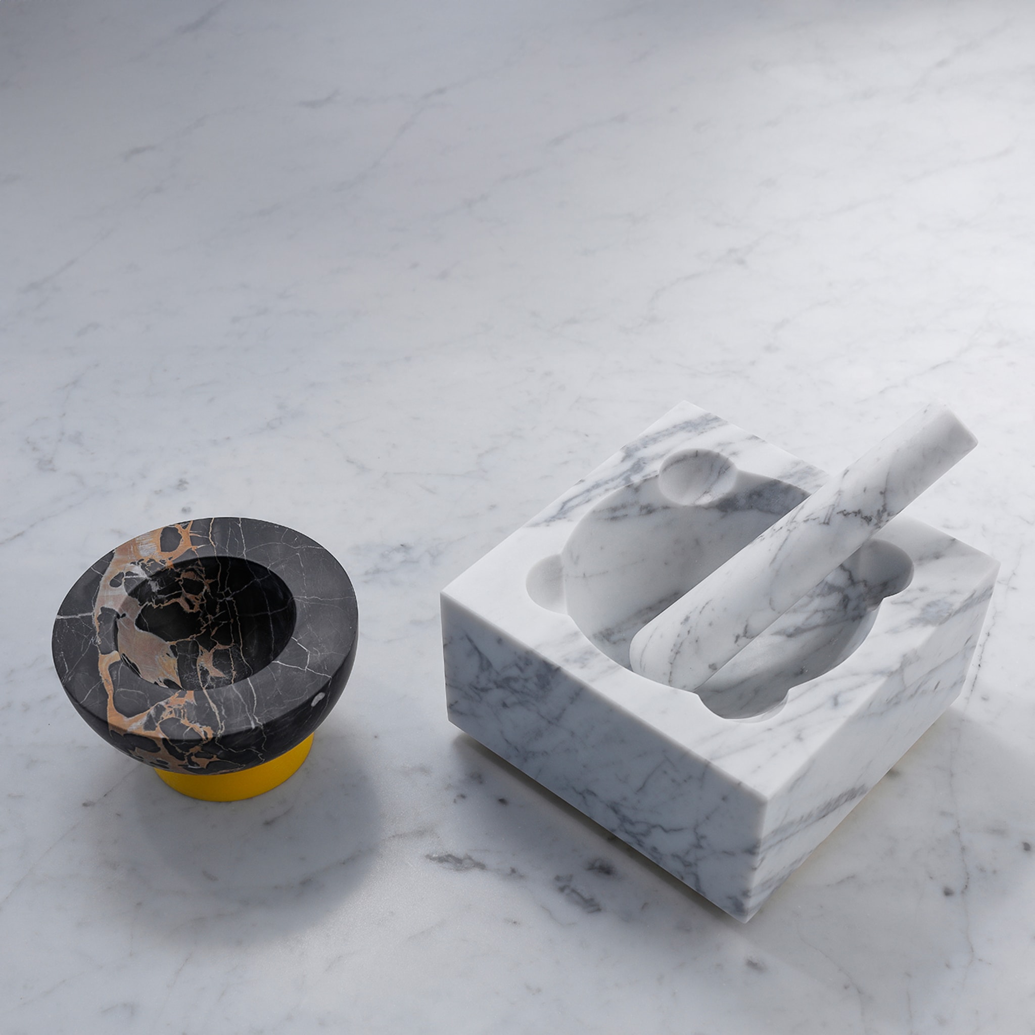 J&J White Carrara and Portoro Vena Gold Marble Mortar & Pestle - Alternative view 3