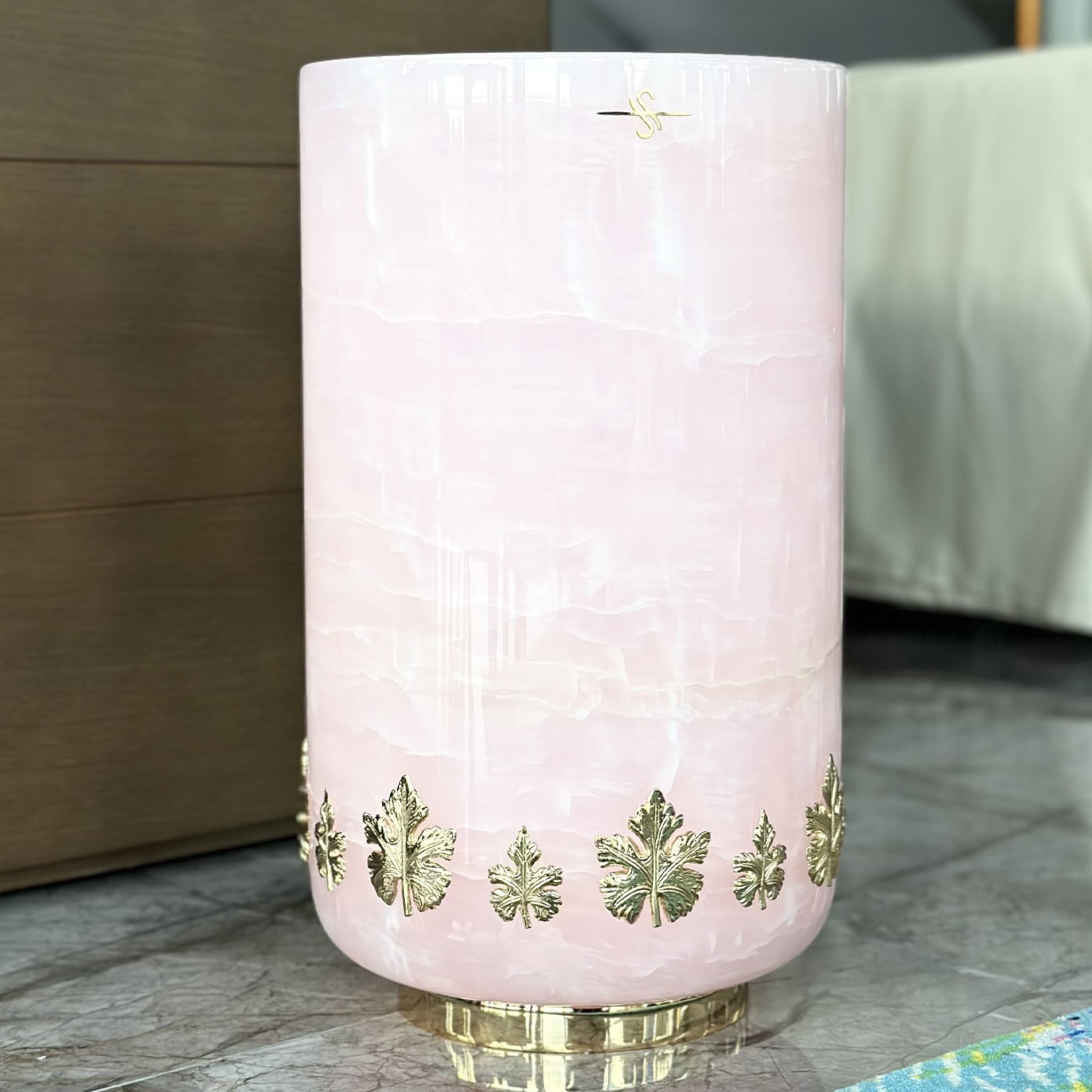 Pink Onyx Vase - Alternative view 1