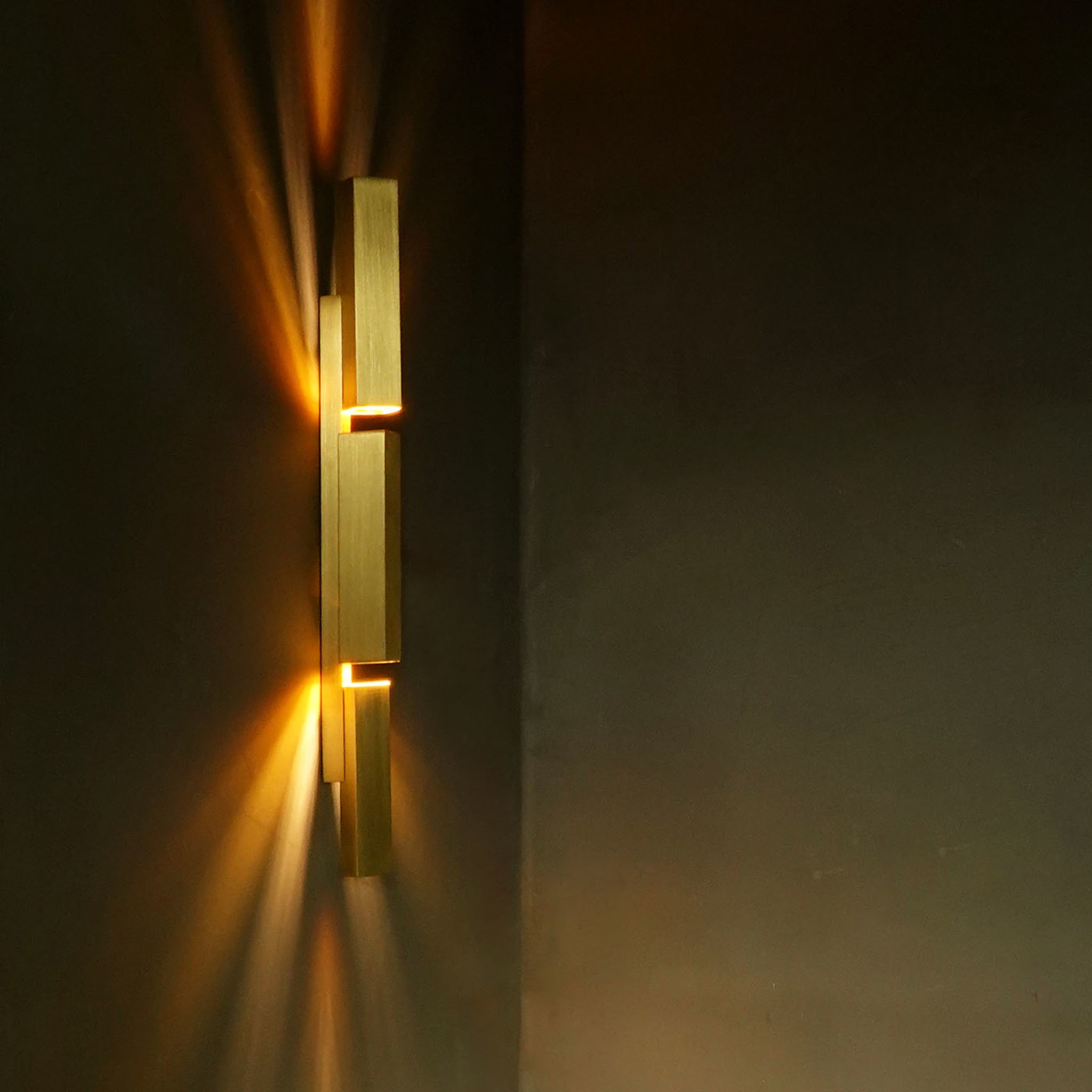 Tetra Twin Wall Sconce Solid Brass - Alternative view 3