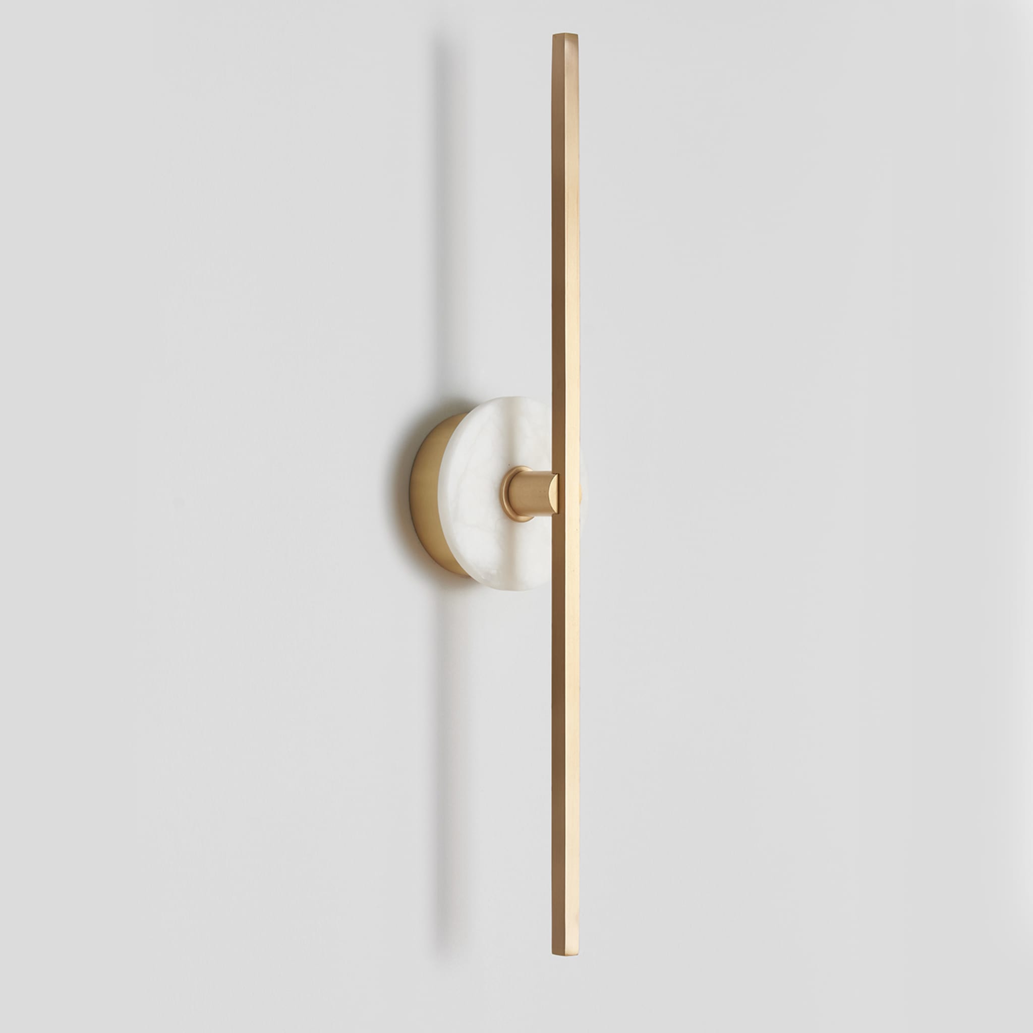 "Essential Stick" Wall Sconce in Satin Brass and White Marble - Alternative view 2