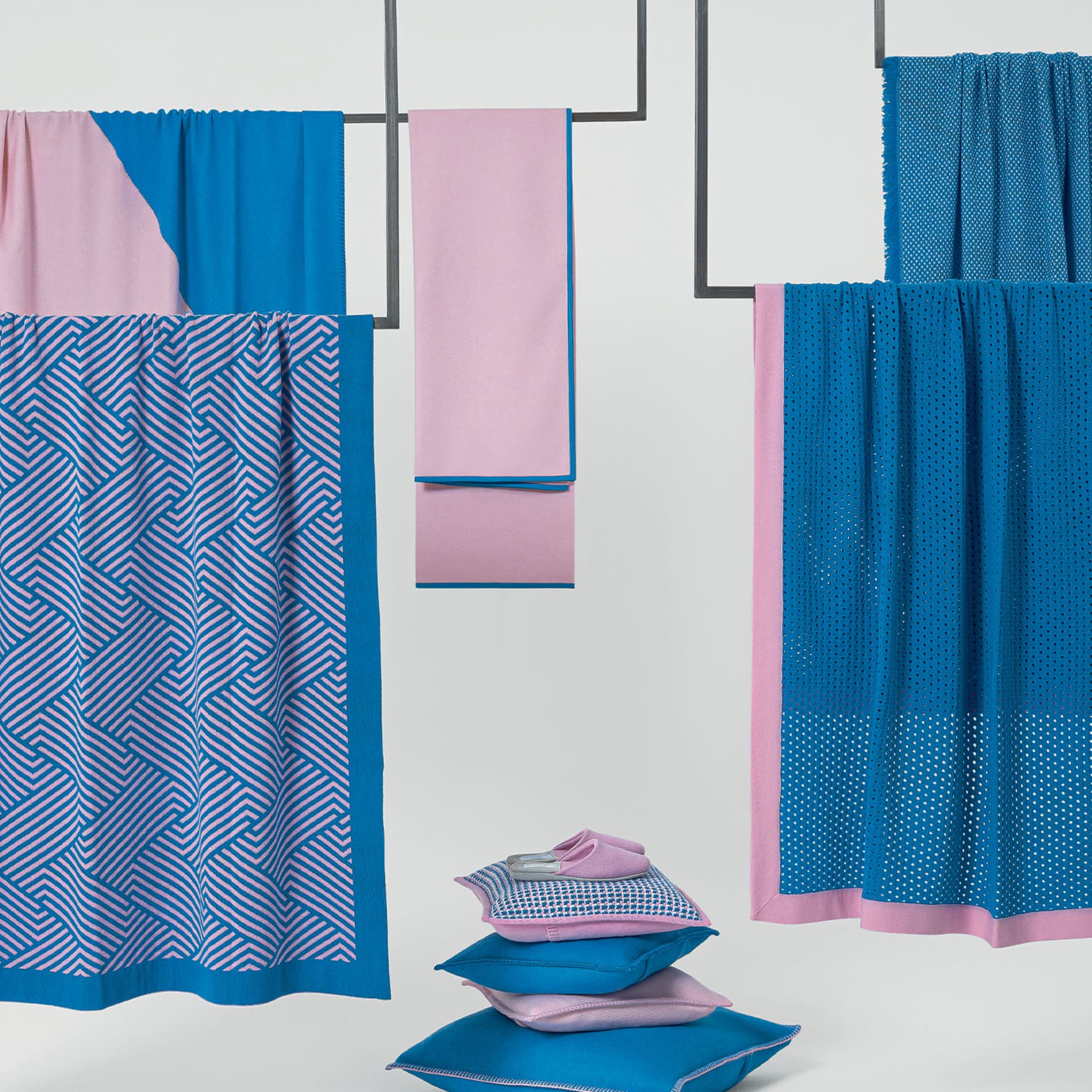 Biella Blue Leather and Pink Blanket - Alternative view 4