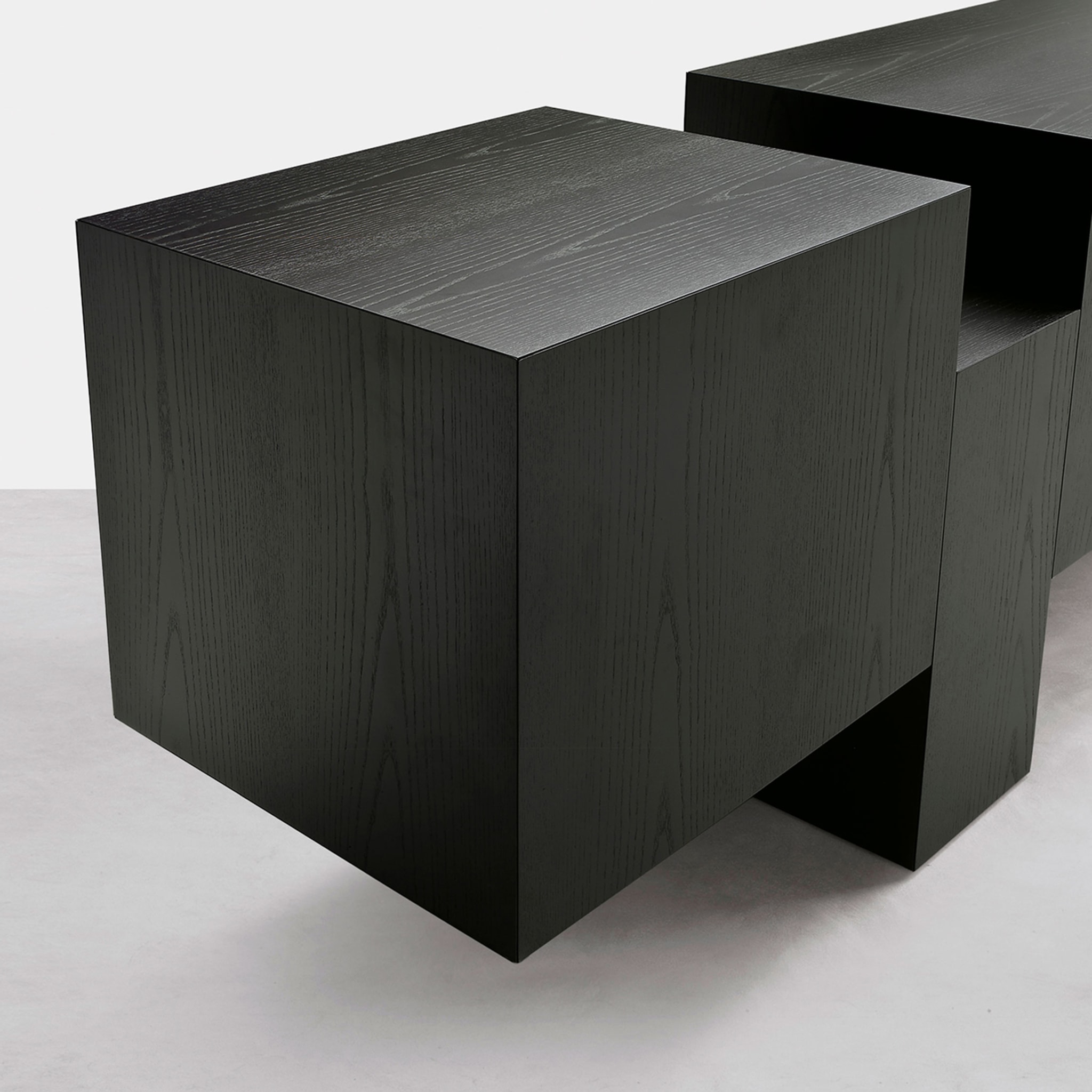 Dolmen Sideboard aus schwarzer Esche von Dainelli Studio - Alternative Ansicht 1