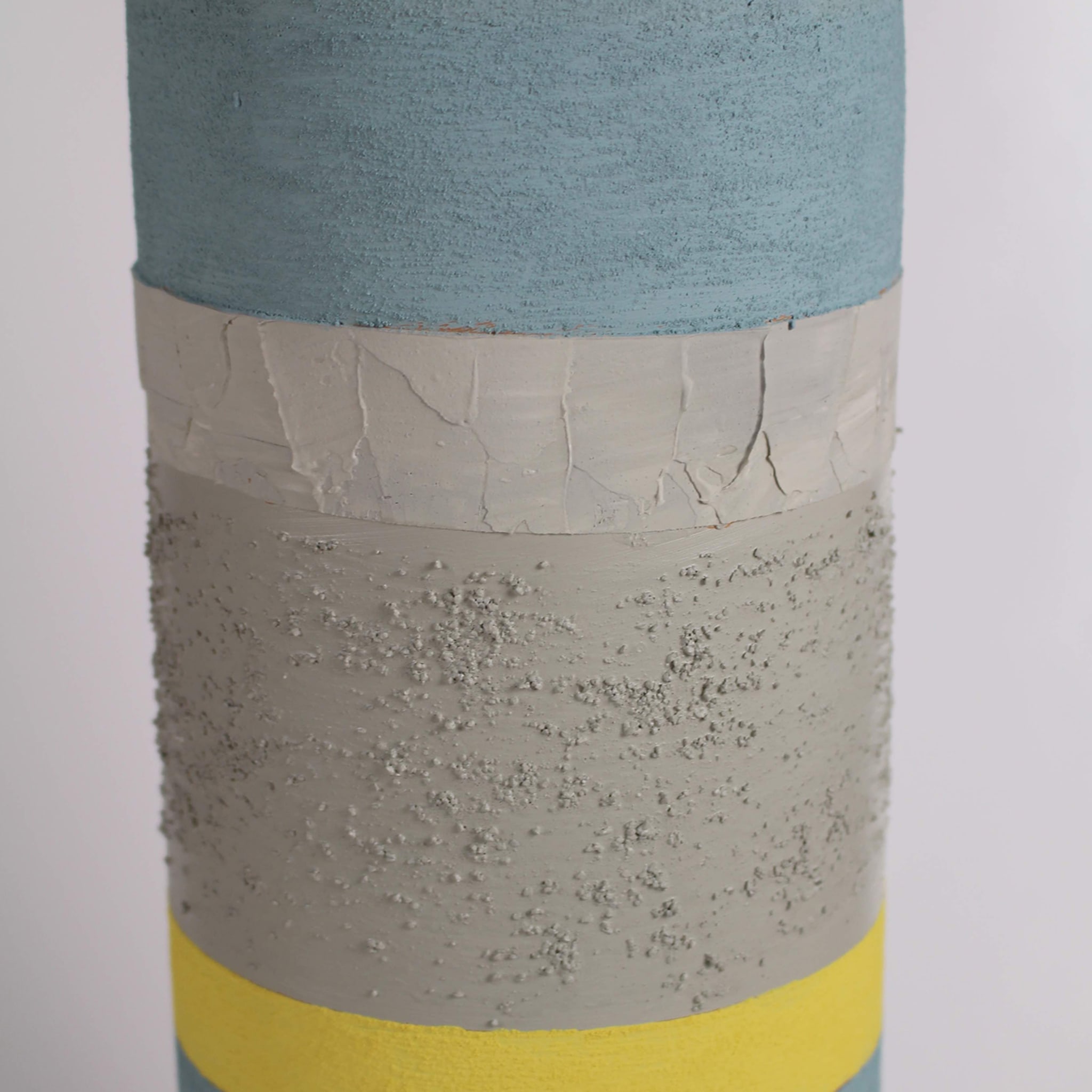 Azurblaue, graue und gelbe Vase 25 von Mascia Meccani - Alternative Ansicht 4