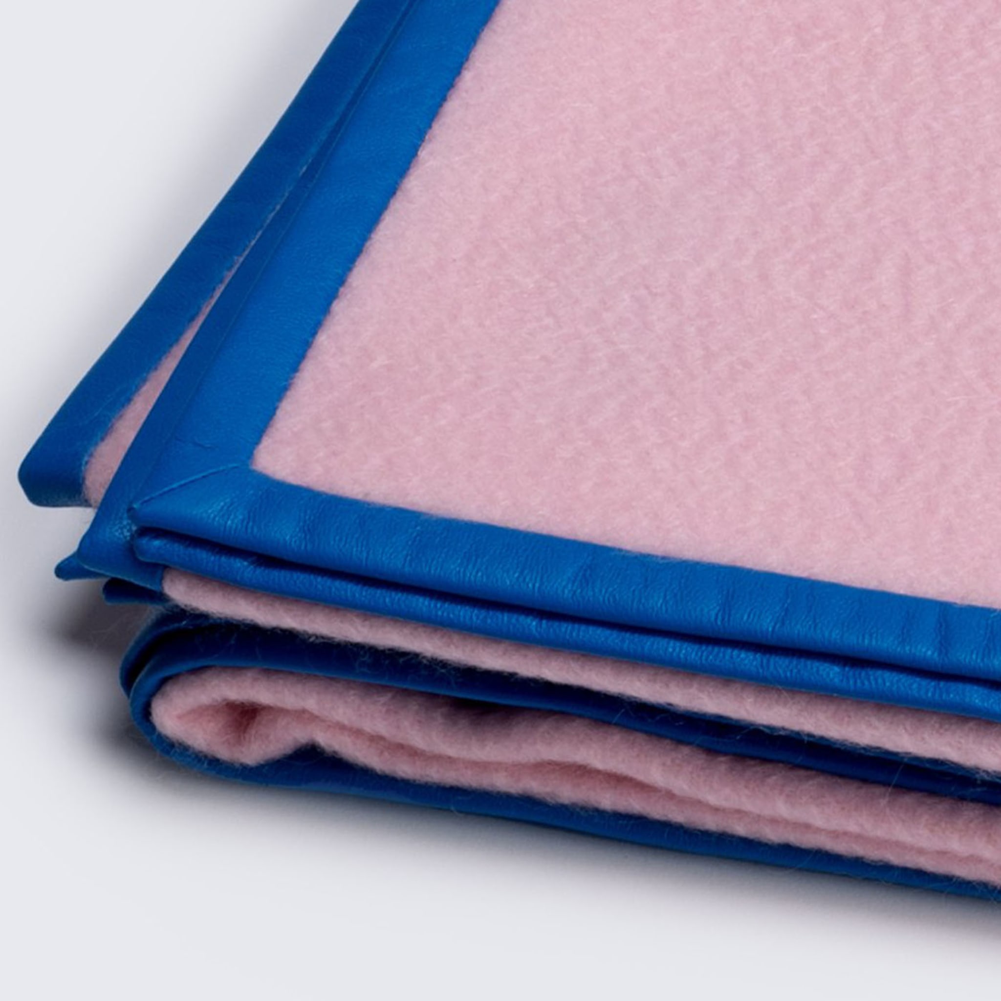 Coperta Biella in pelle blu e rosa - Vista alternativa 2