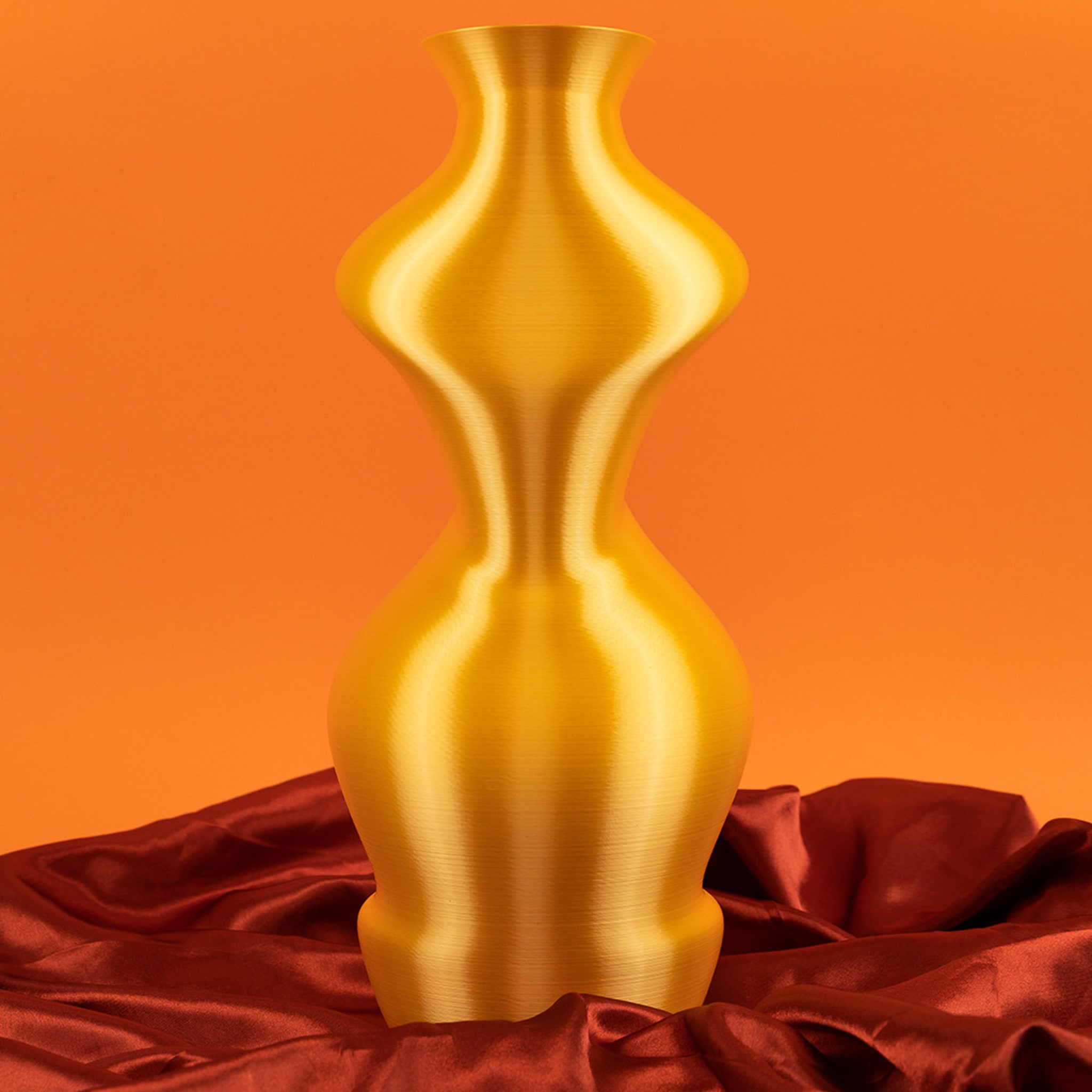 Vega Golden Vase-Sculpture  - Alternative view 3