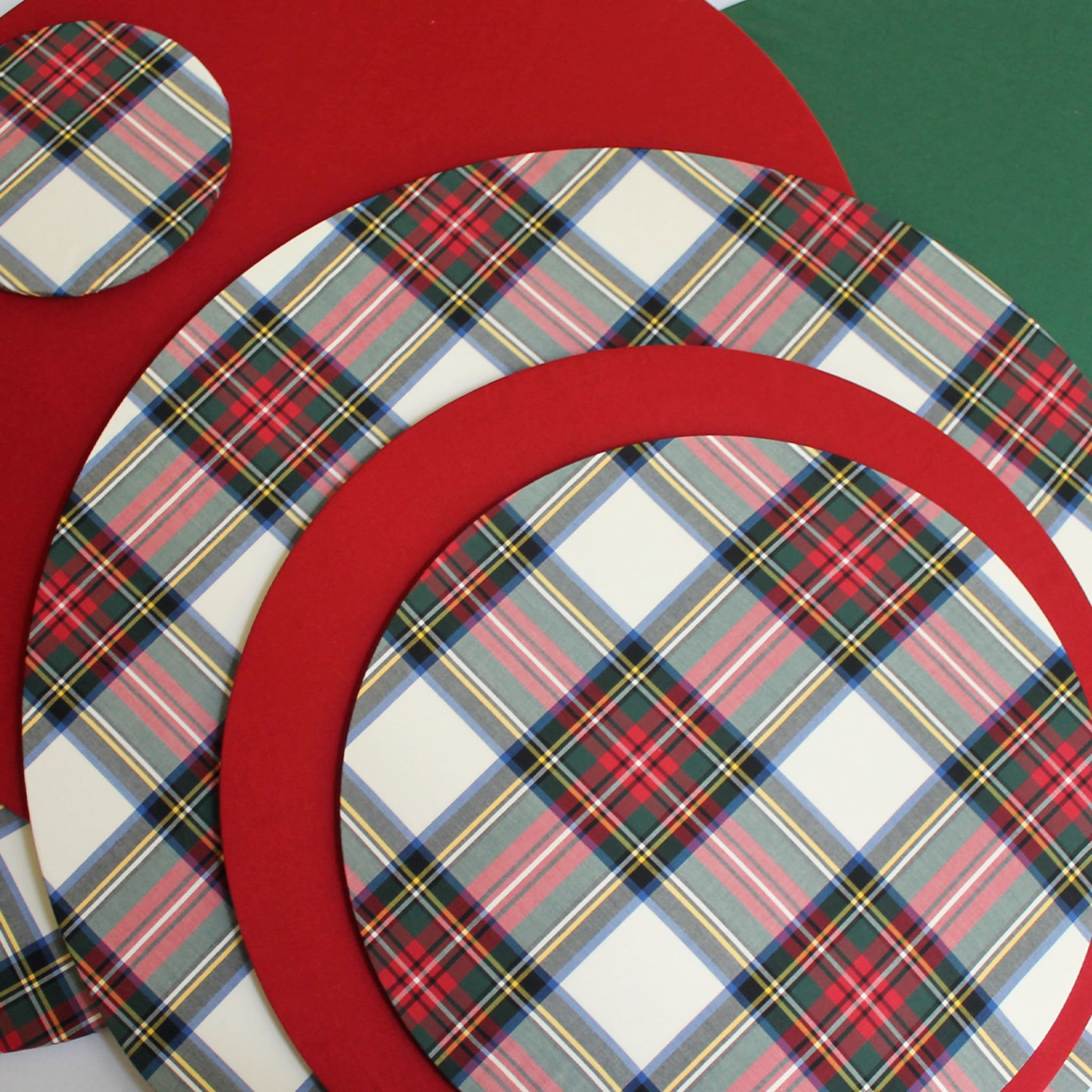 Set of 2 Cuffiette Extra-Small Round Tartan Placemats - Alternative view 1